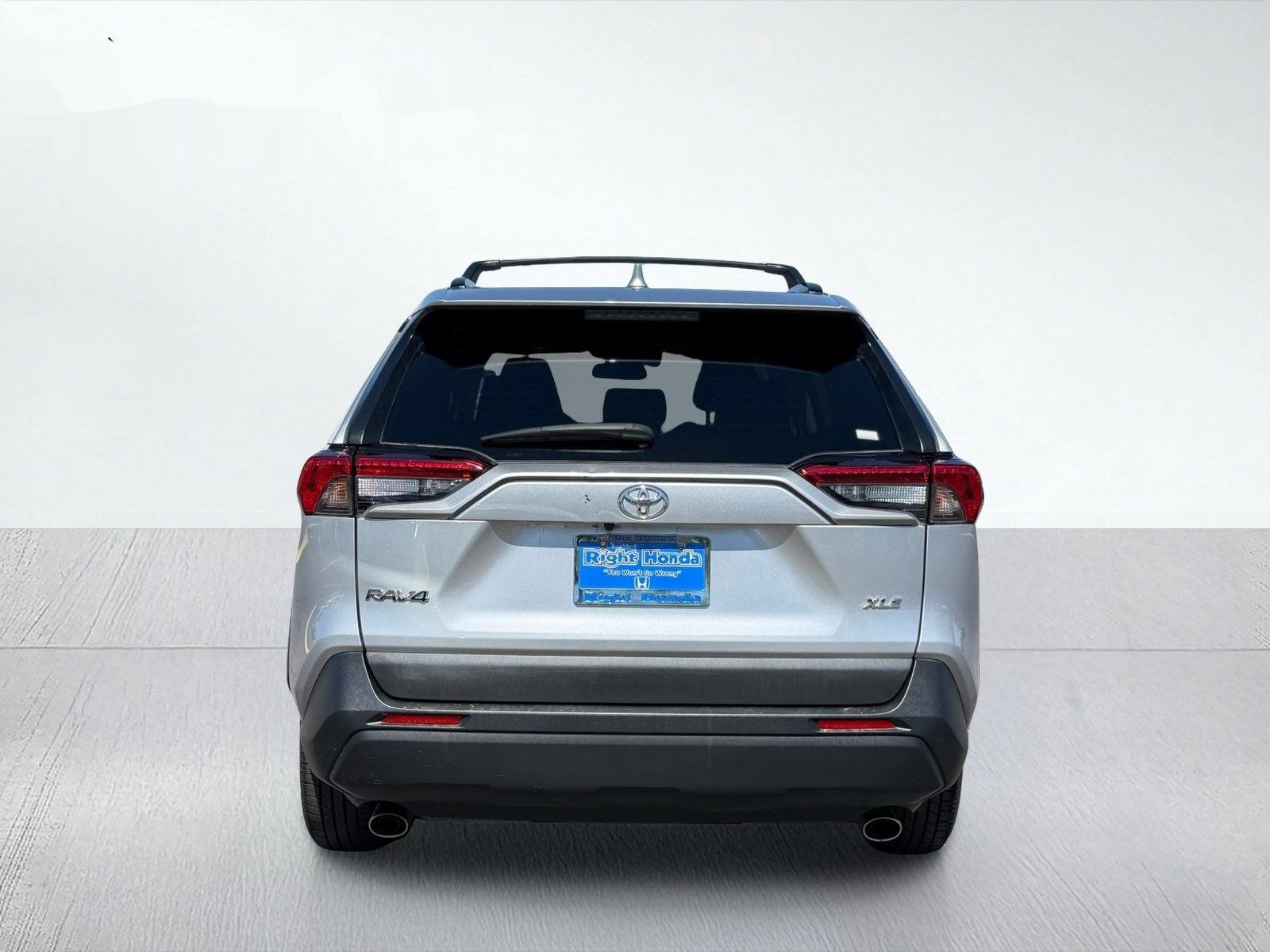 2022 Toyota RAV4 XLE — photo 6 thumbnail