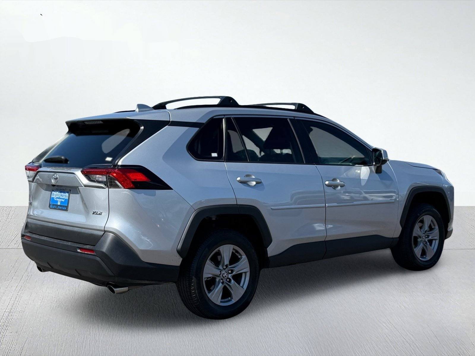 2022 Toyota RAV4 XLE — photo 7 thumbnail