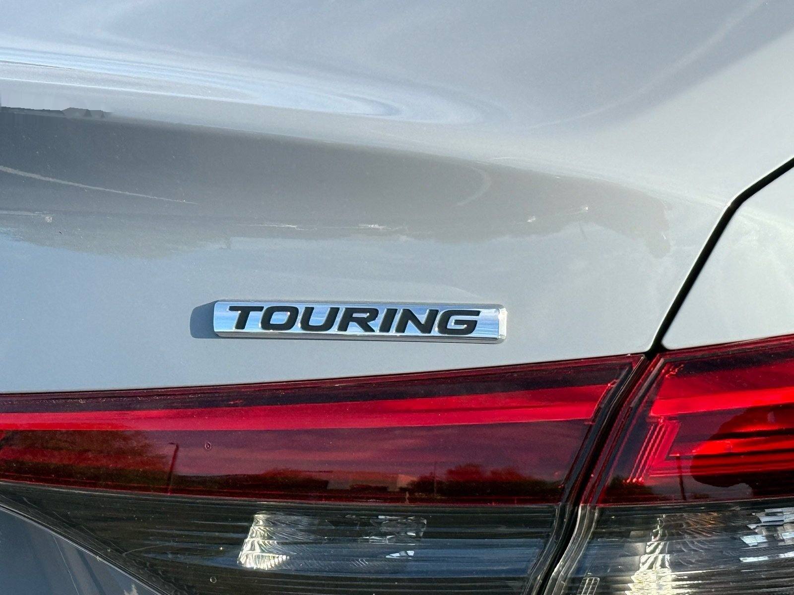 2024 Honda Civic Touring — photo 9 thumbnail