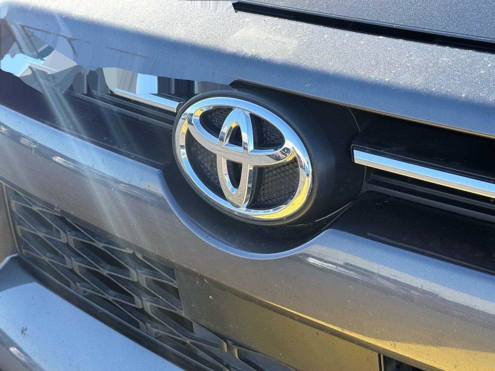 2023 Toyota 4Runner SR5 — photo 6 thumbnail