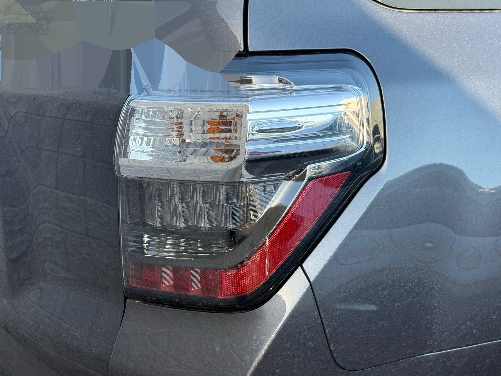 2023 Toyota 4Runner SR5 — photo 8 thumbnail