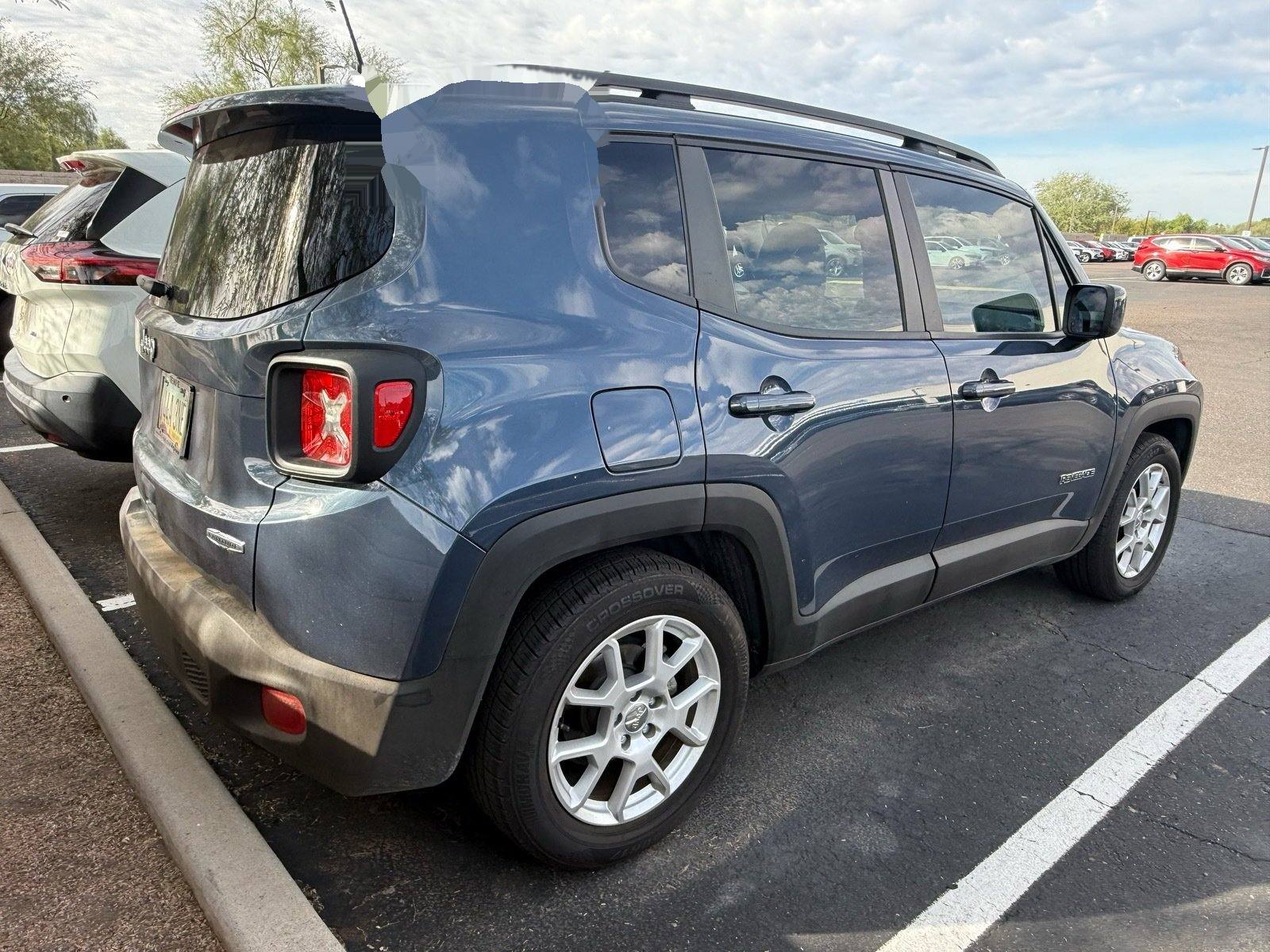 2021 Jeep Renegade Latitude — photo 3 thumbnail