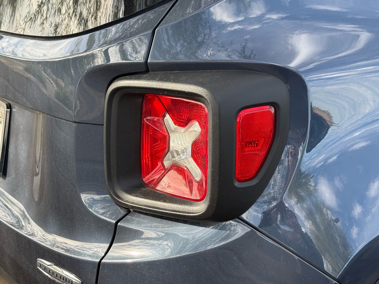2021 Jeep Renegade Latitude — photo 8 thumbnail