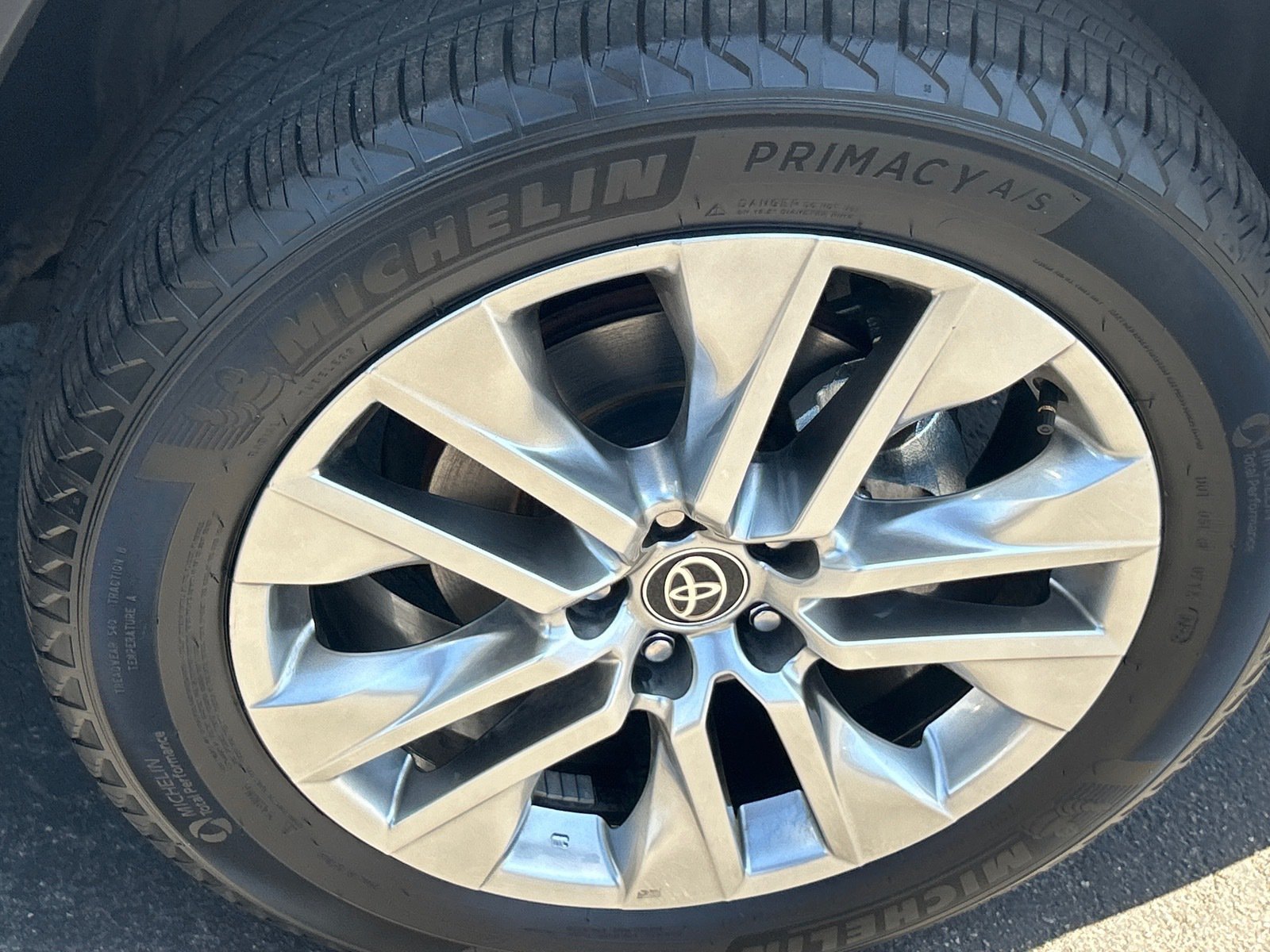 2025 Toyota RAV4 XLE Premium — photo 10 thumbnail