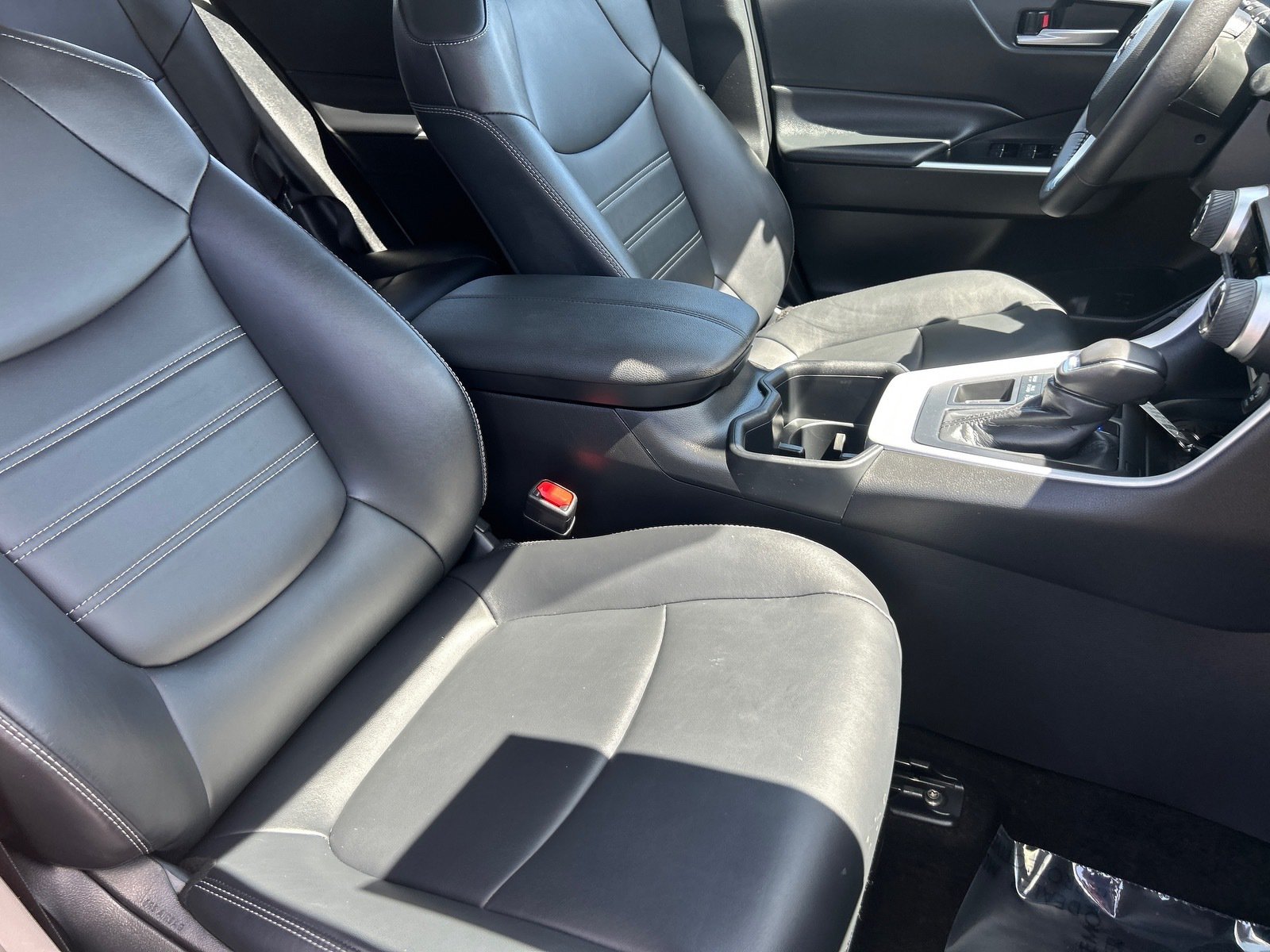 2025 Toyota RAV4 XLE Premium — photo 11 thumbnail