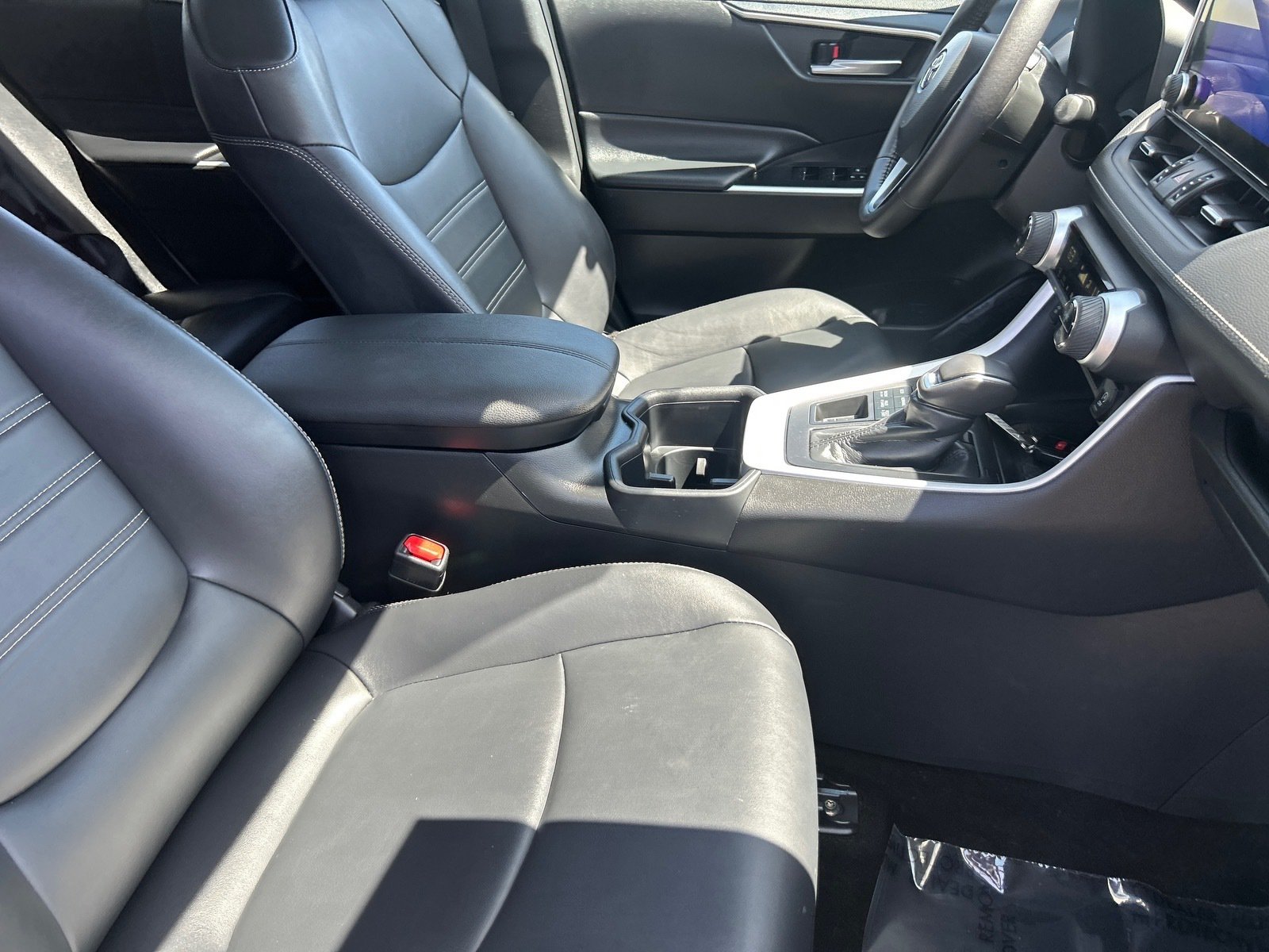 2025 Toyota RAV4 XLE Premium — photo 12 thumbnail