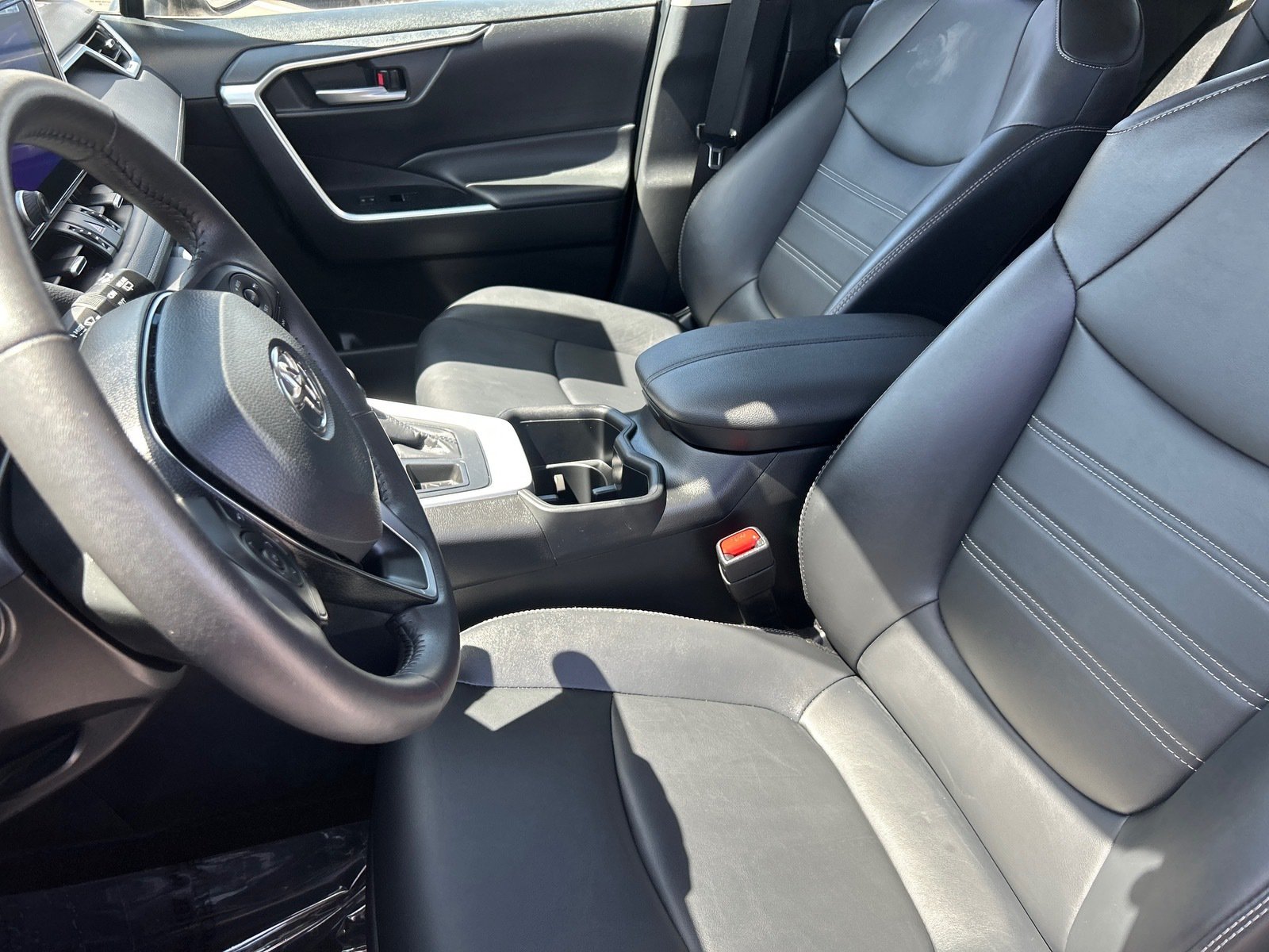 2025 Toyota RAV4 XLE Premium — photo 18 thumbnail