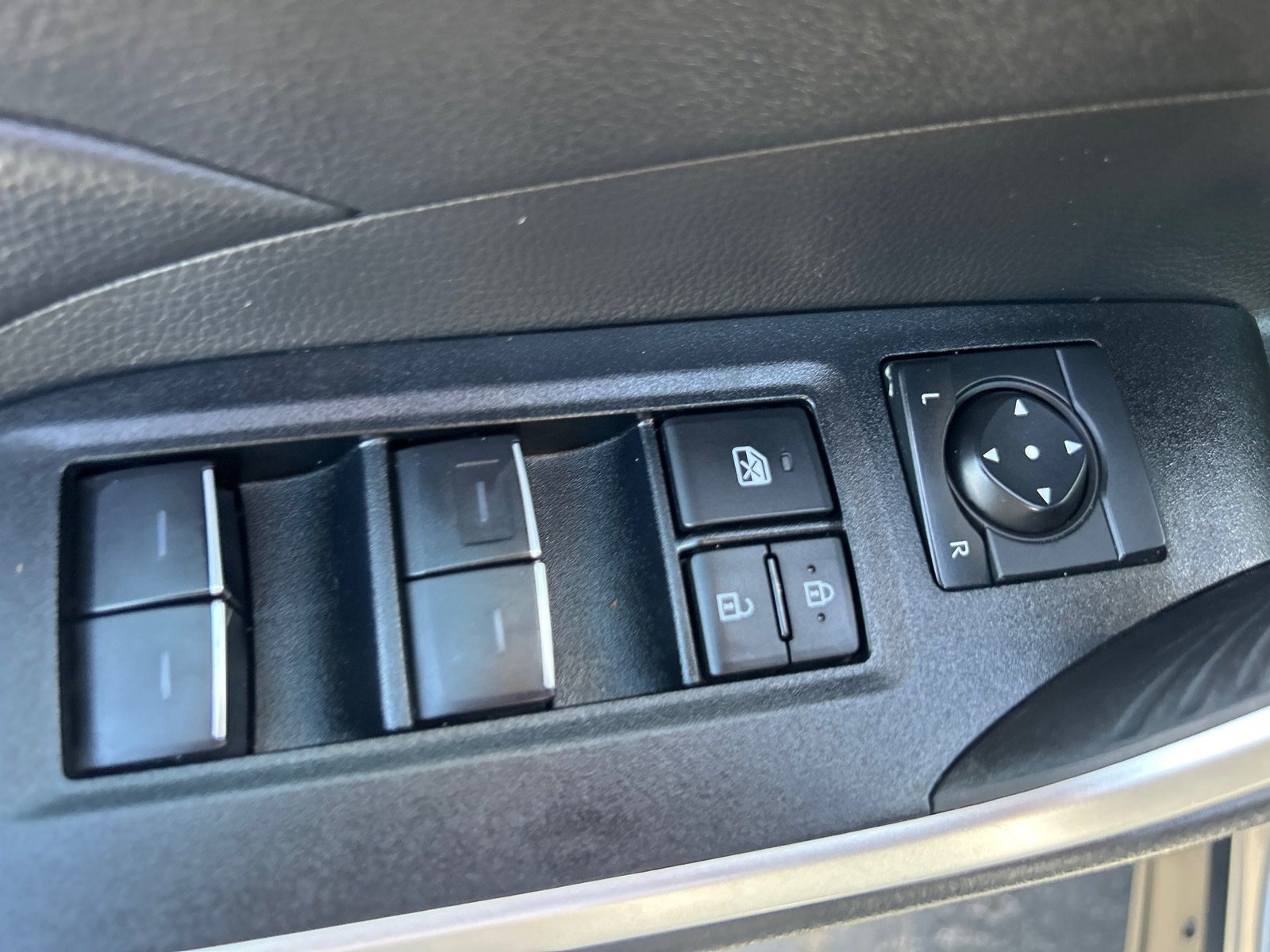 2025 Toyota RAV4 XLE Premium — photo 21 thumbnail