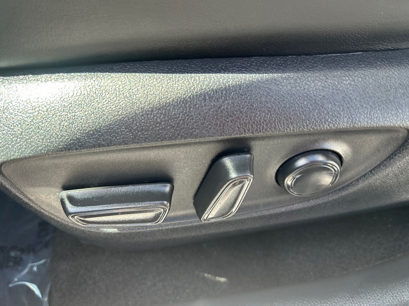 2025 Toyota RAV4 XLE Premium — photo 22 thumbnail