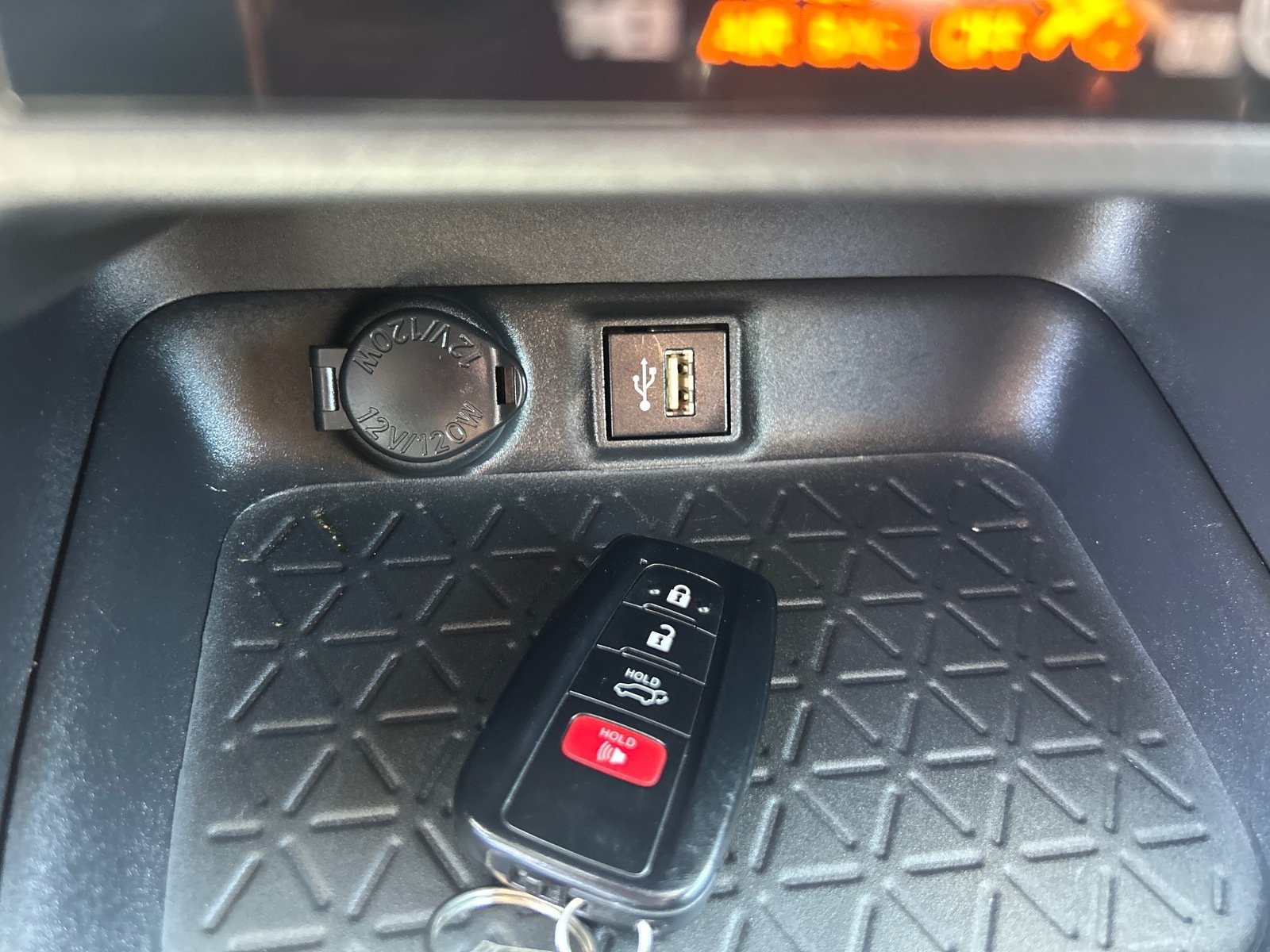 2025 Toyota RAV4 XLE Premium — photo 26 thumbnail