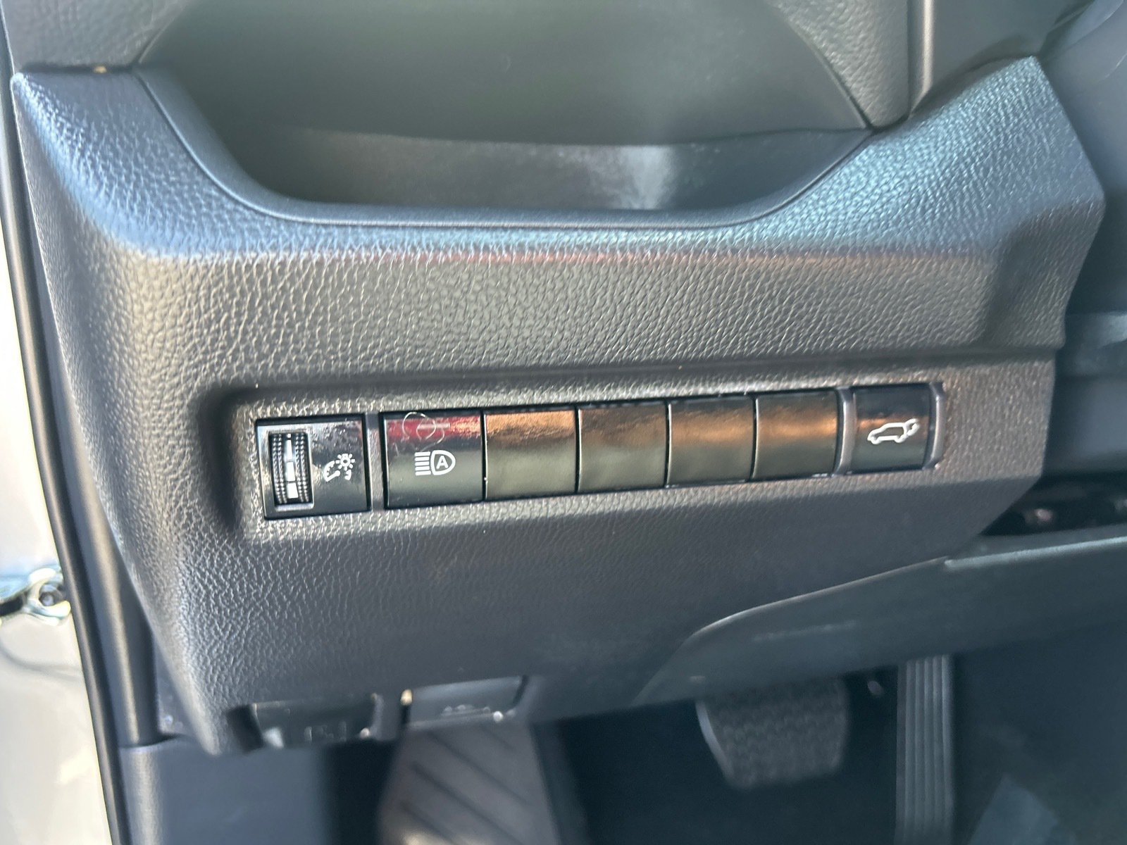 2025 Toyota RAV4 XLE Premium — photo 30 thumbnail