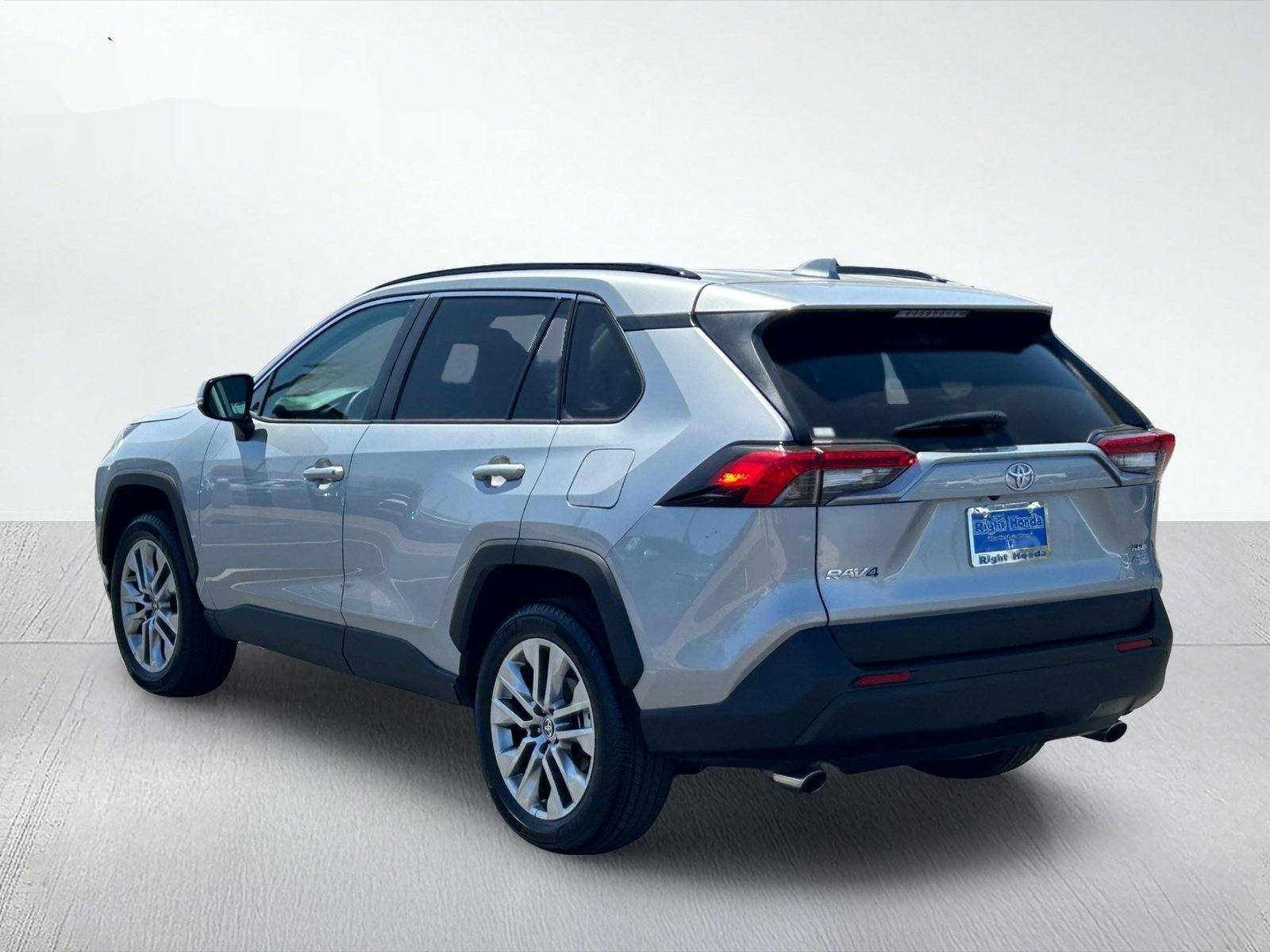 2025 Toyota RAV4 XLE Premium — photo 4 thumbnail