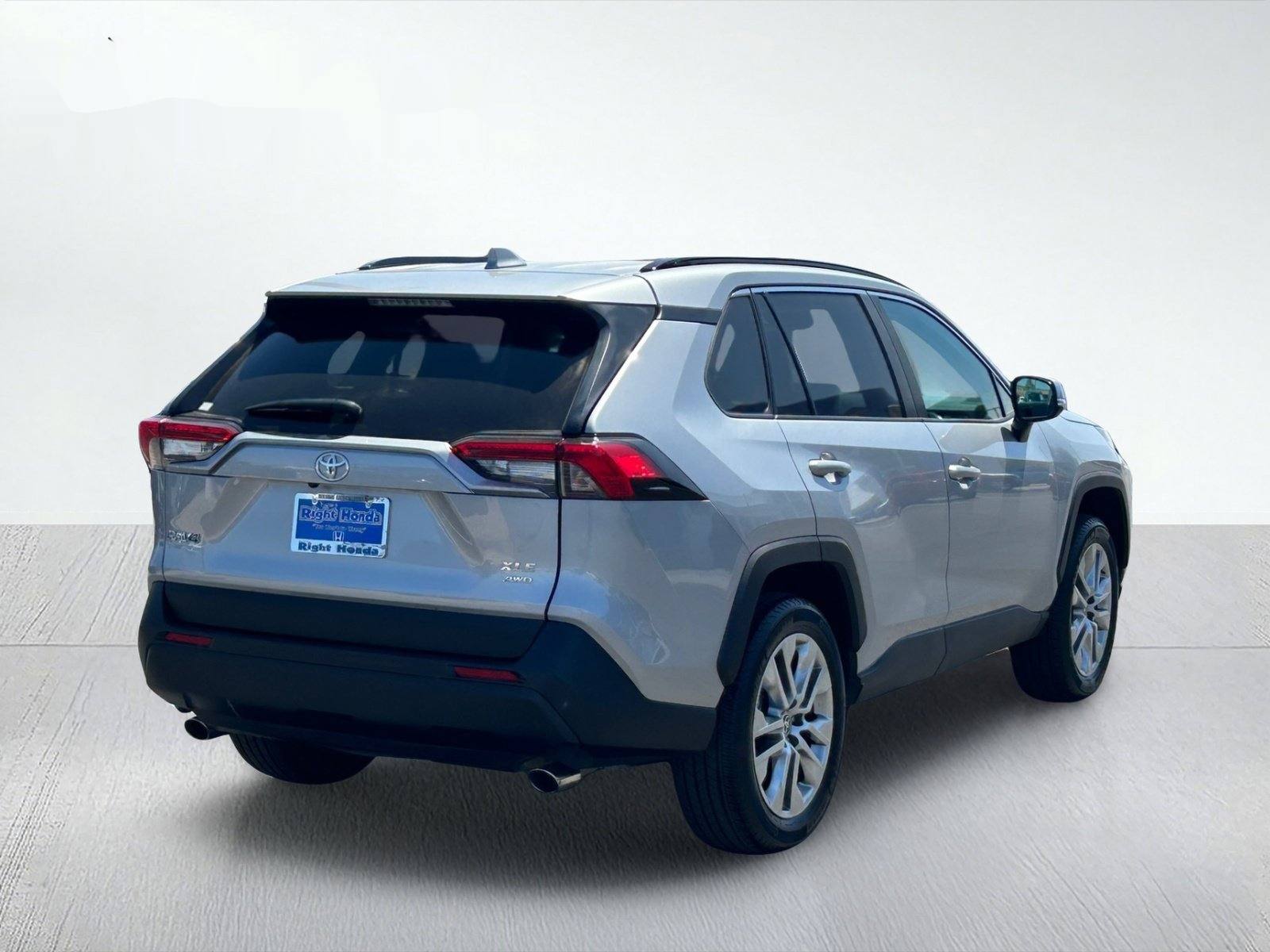 2025 Toyota RAV4 XLE Premium — photo 5 thumbnail