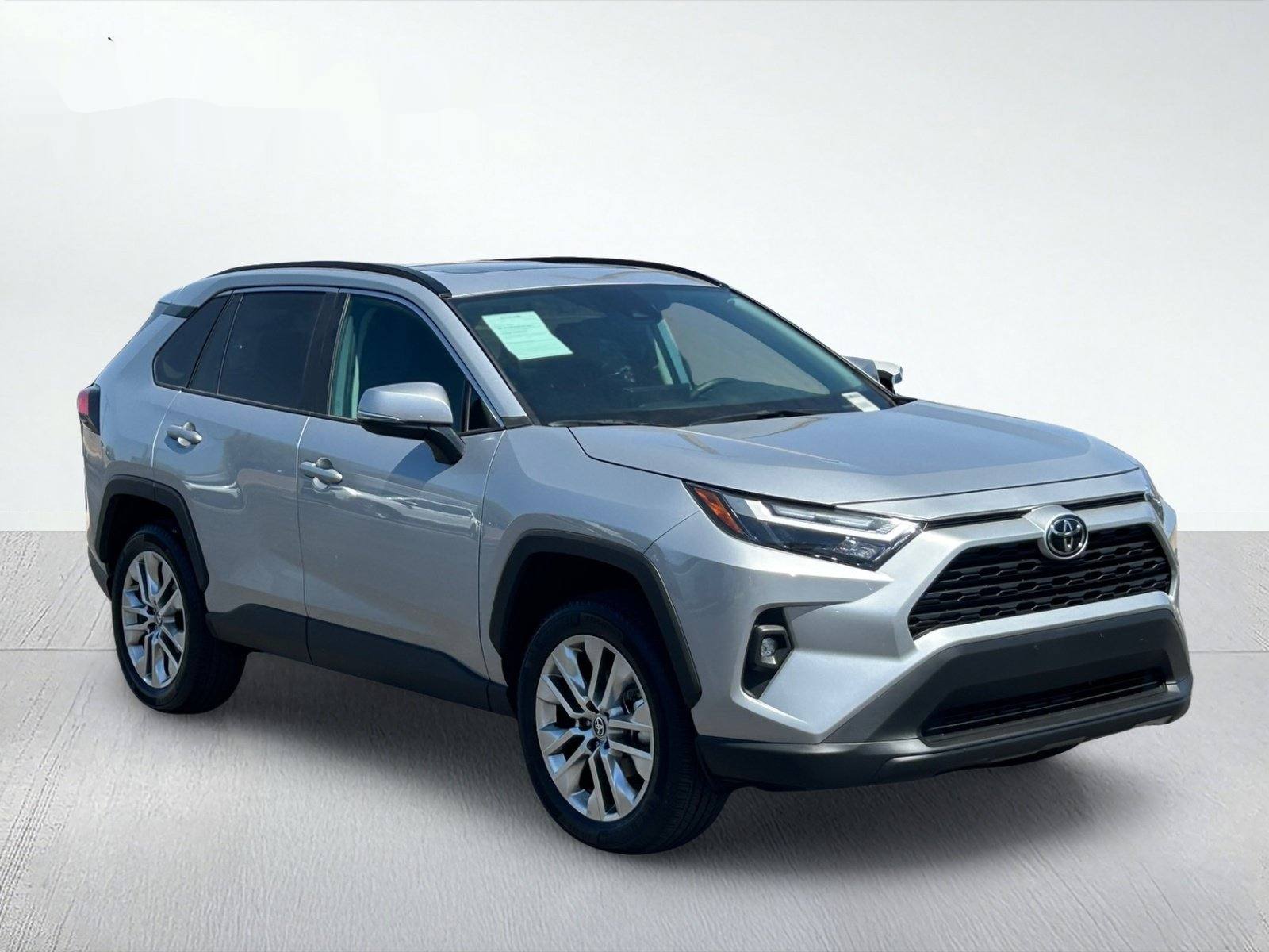 2025 Toyota RAV4 XLE Premium — photo 7 thumbnail