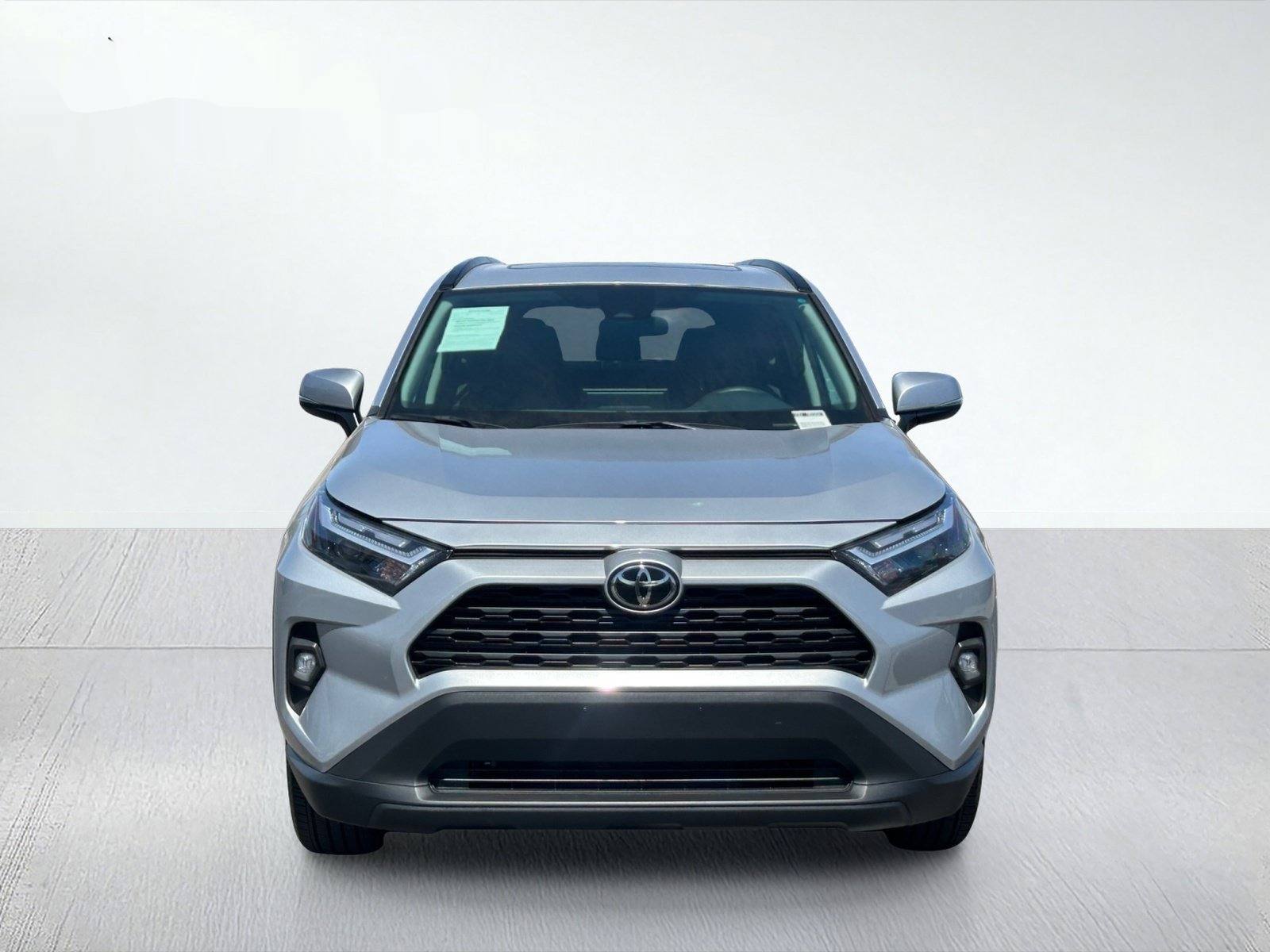 2025 Toyota RAV4 XLE Premium — photo 8 thumbnail