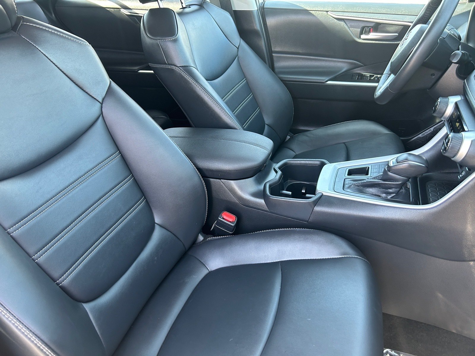 2025 Toyota RAV4 XLE Premium — photo 10 thumbnail