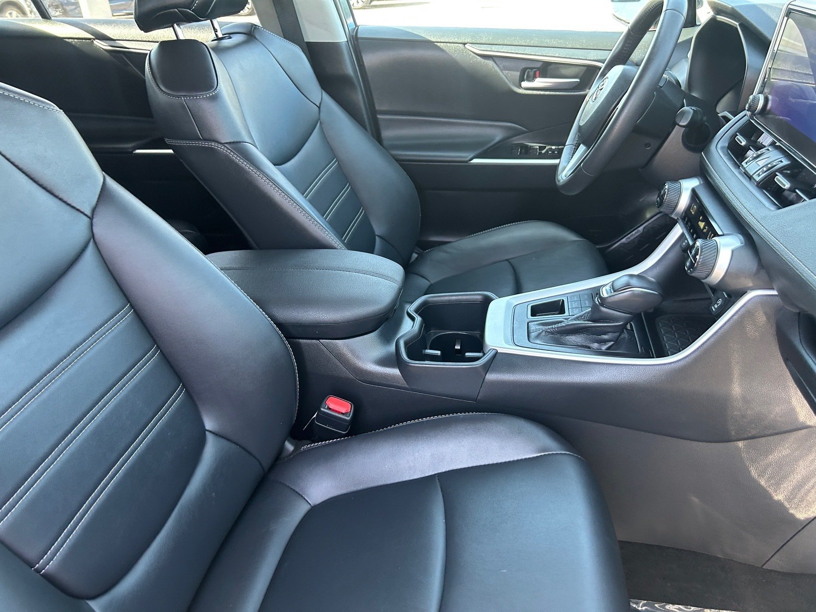 2025 Toyota RAV4 XLE Premium — photo 11 thumbnail