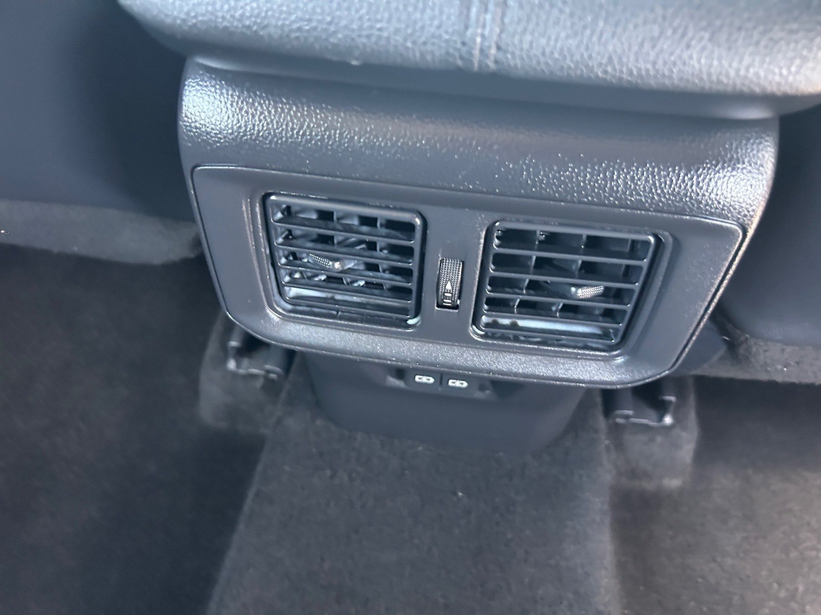 2025 Toyota RAV4 XLE Premium — photo 15 thumbnail