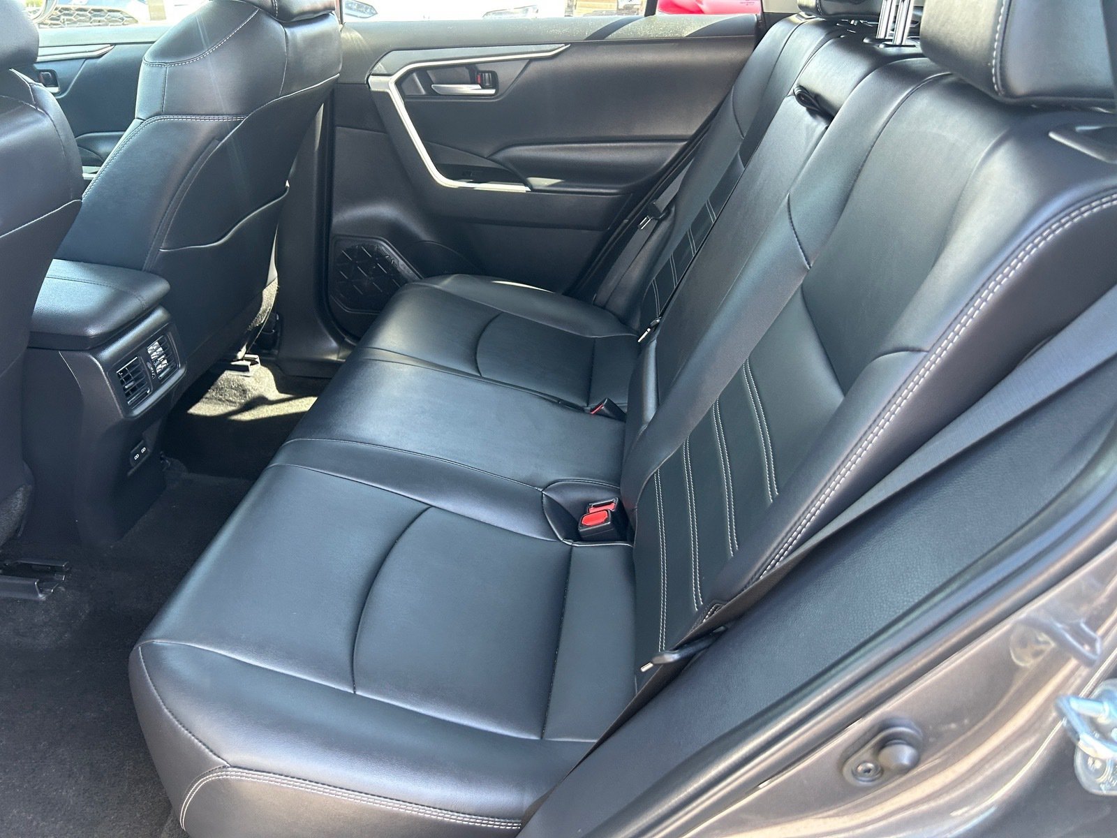 2025 Toyota RAV4 XLE Premium — photo 16 thumbnail