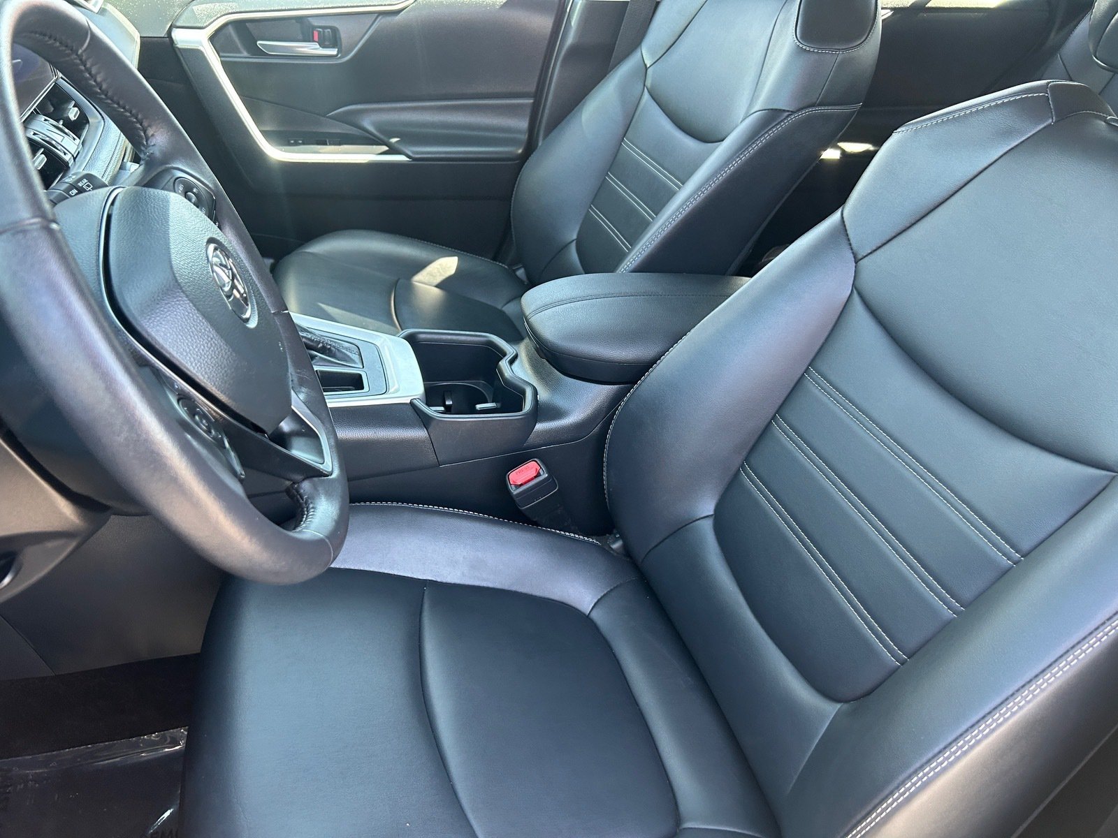 2025 Toyota RAV4 XLE Premium — photo 17 thumbnail