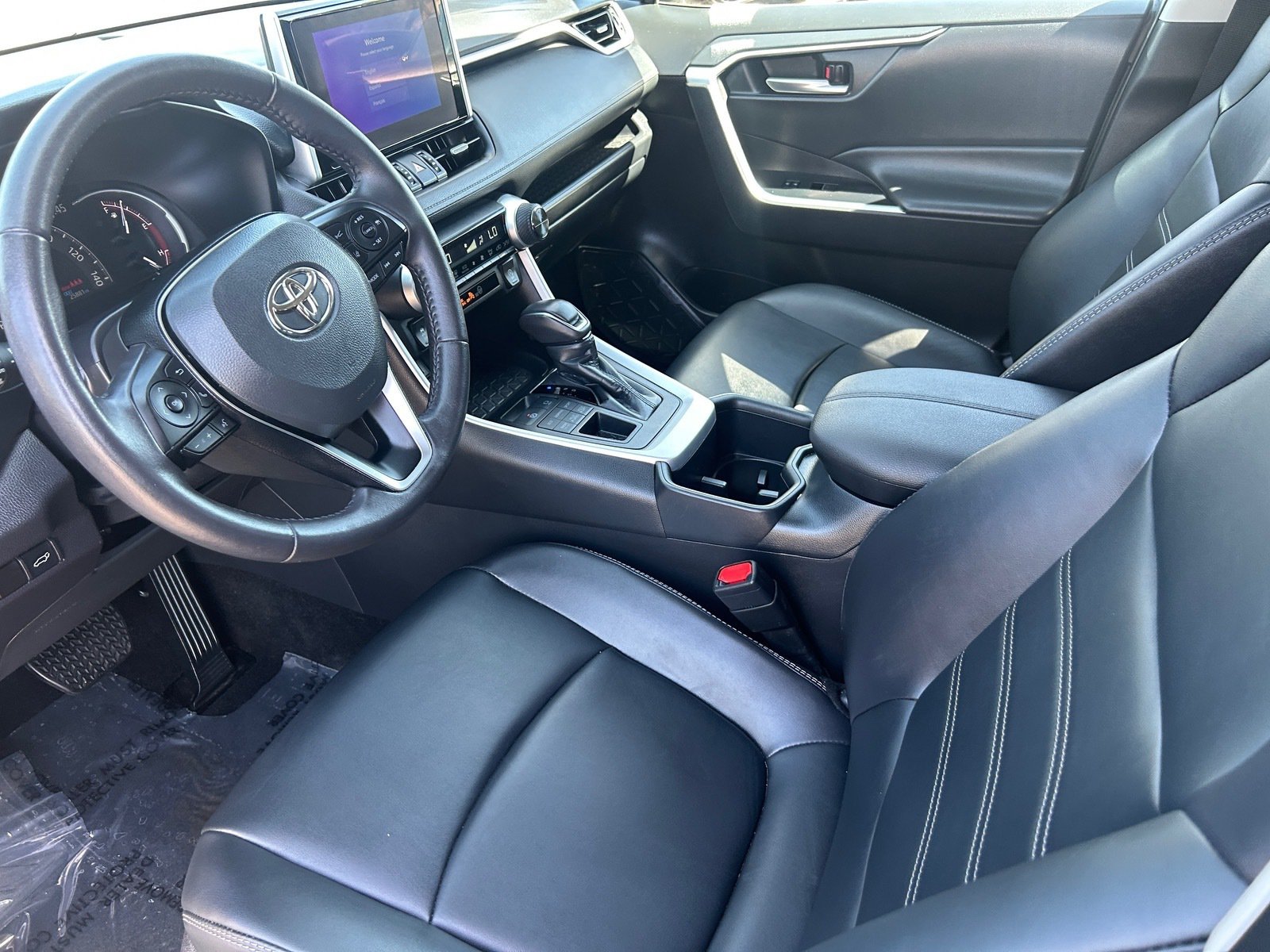 2025 Toyota RAV4 XLE Premium — photo 19 thumbnail