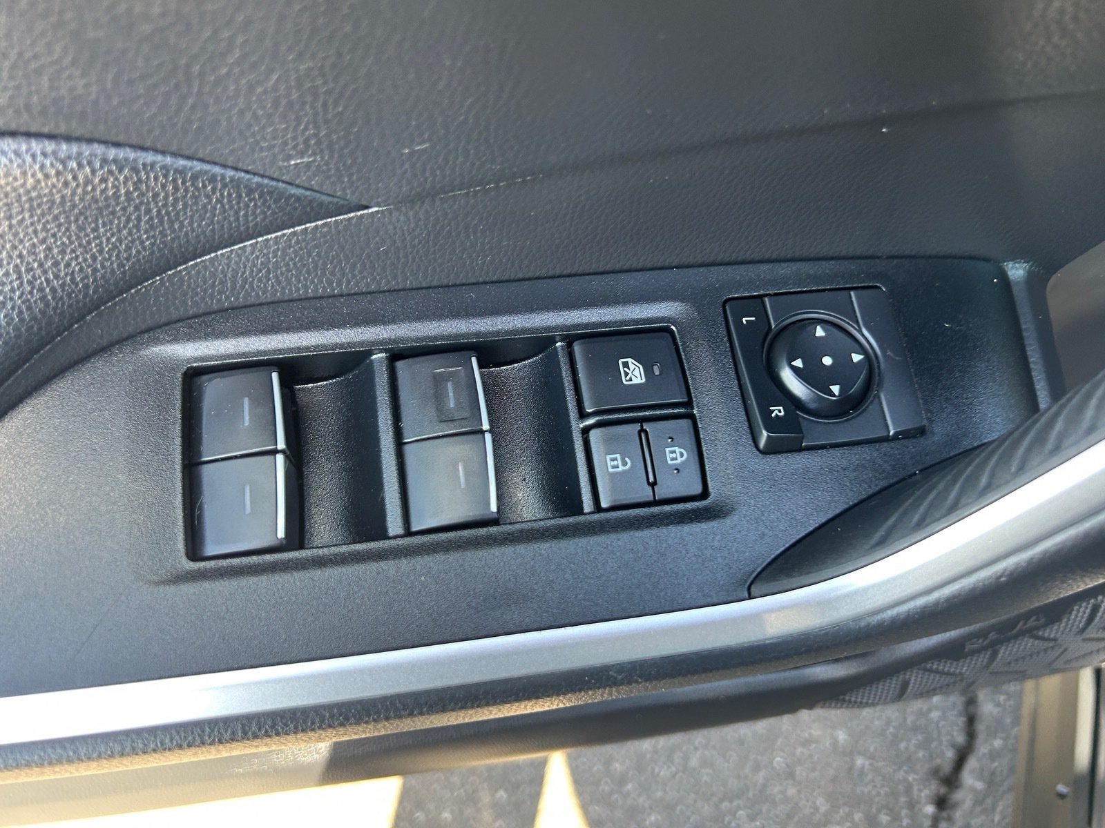 2025 Toyota RAV4 XLE Premium — photo 20 thumbnail