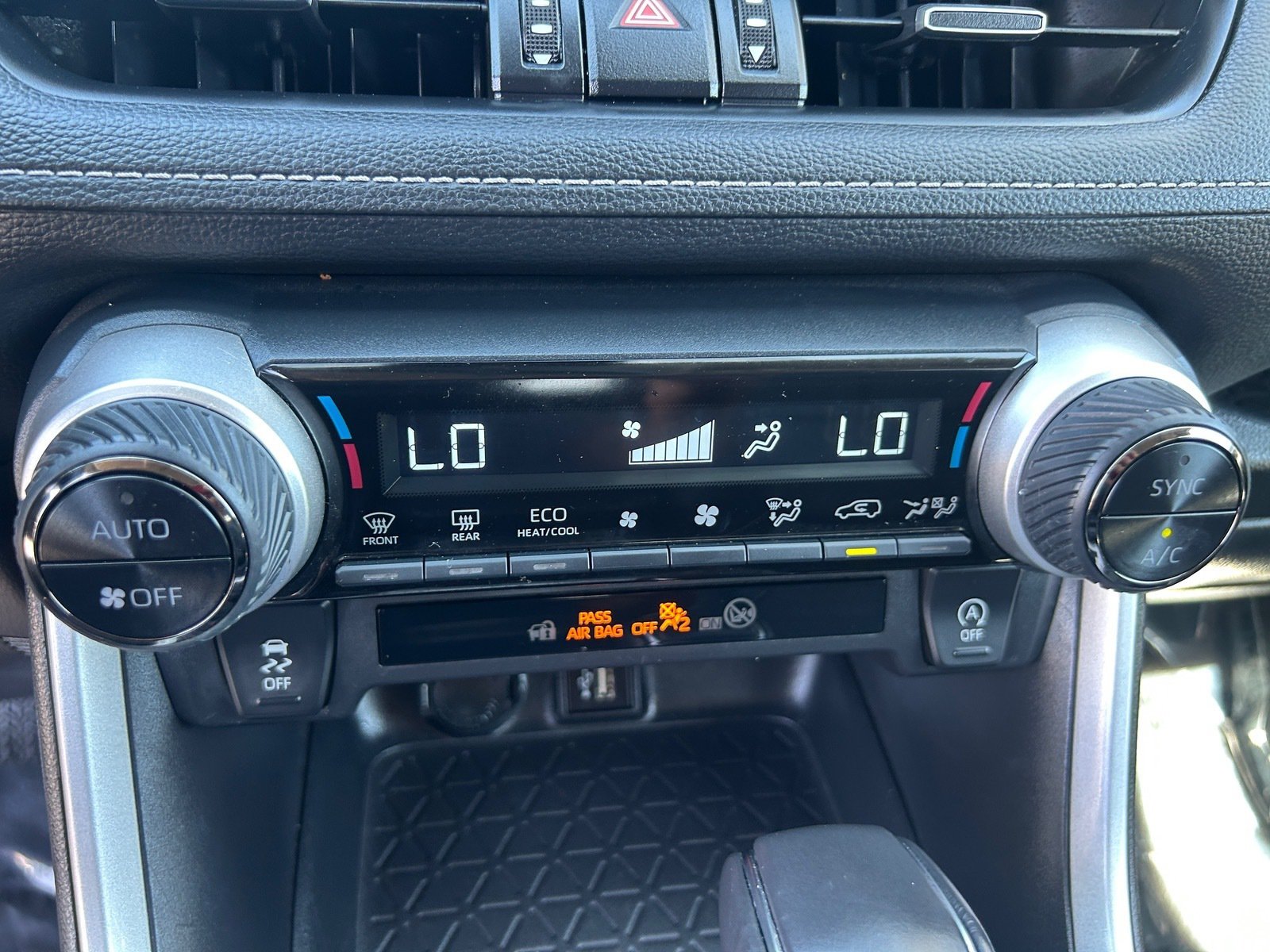 2025 Toyota RAV4 XLE Premium — photo 24 thumbnail
