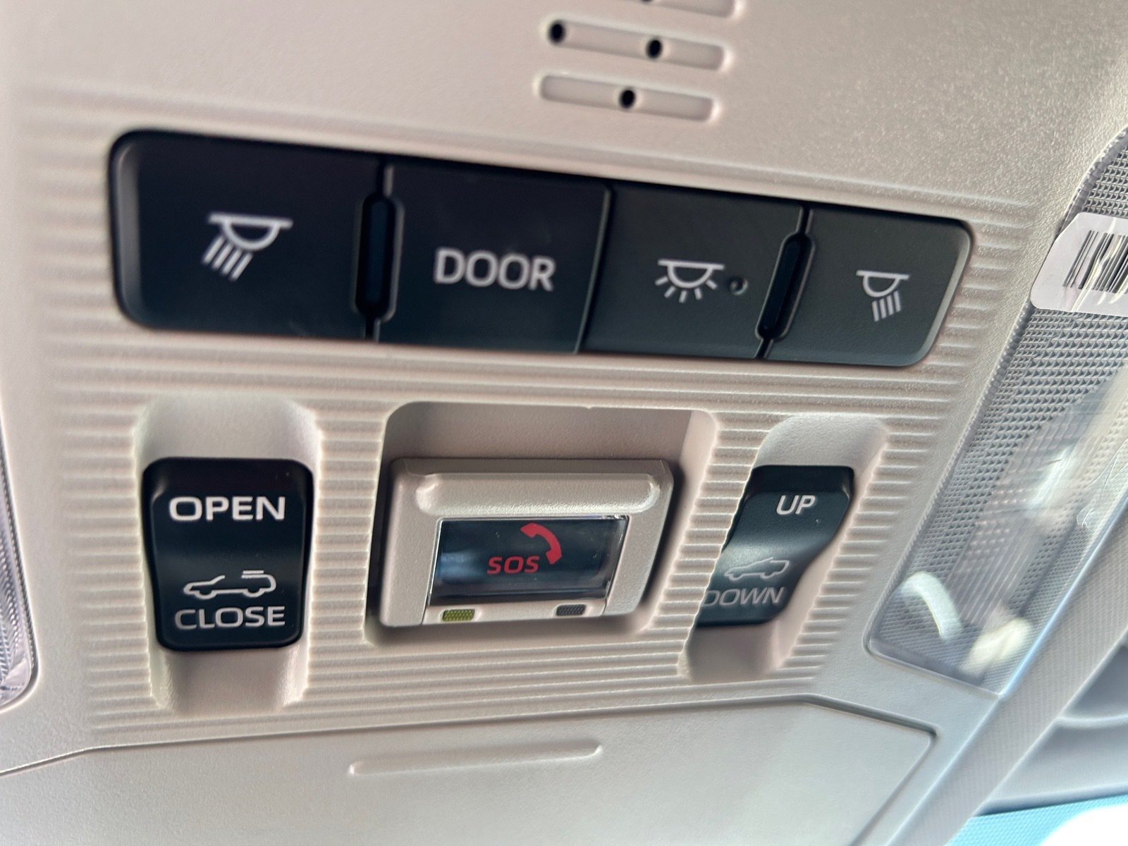 2025 Toyota RAV4 XLE Premium — photo 28 thumbnail