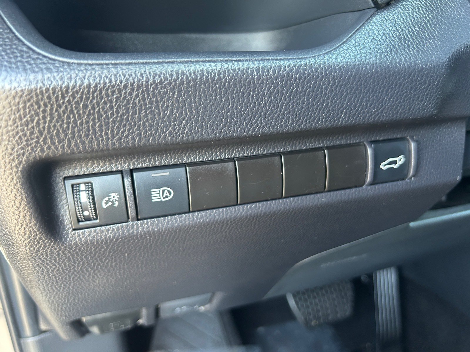 2025 Toyota RAV4 XLE Premium — photo 29 thumbnail