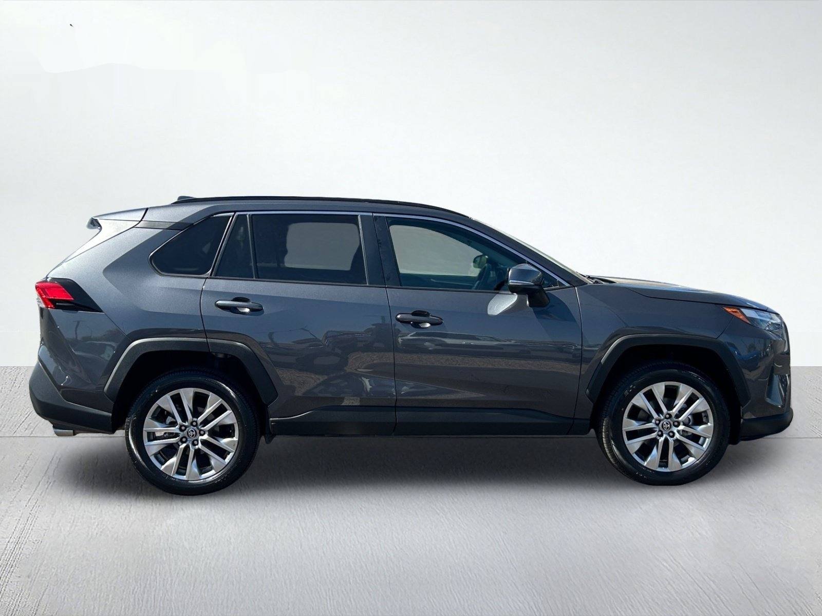 2025 Toyota RAV4 XLE Premium — photo 5 thumbnail