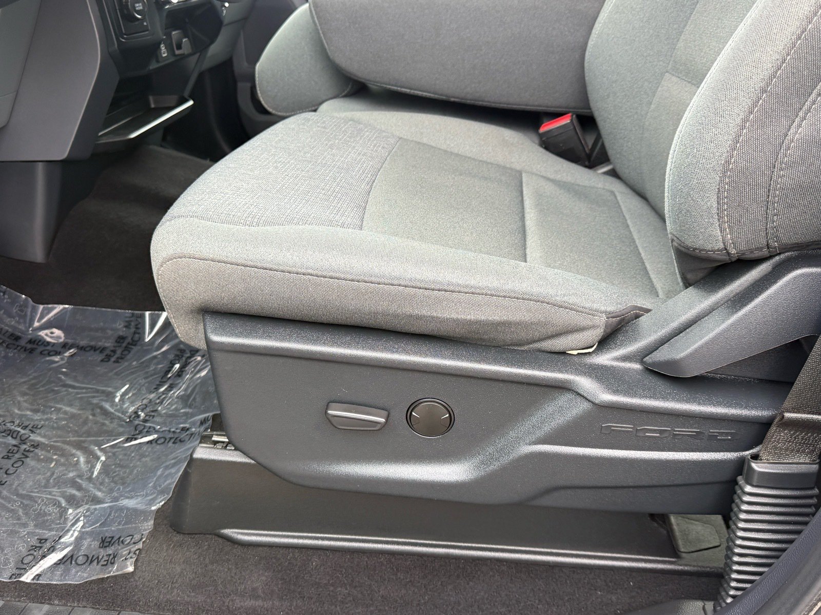 2025 Ford F-150 XLT — photo 13 thumbnail