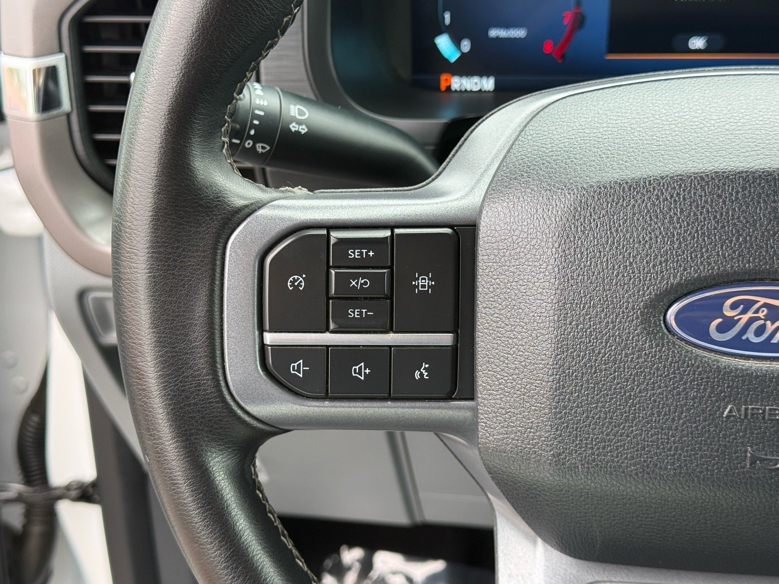 2025 Ford F-150 XLT — photo 15 thumbnail