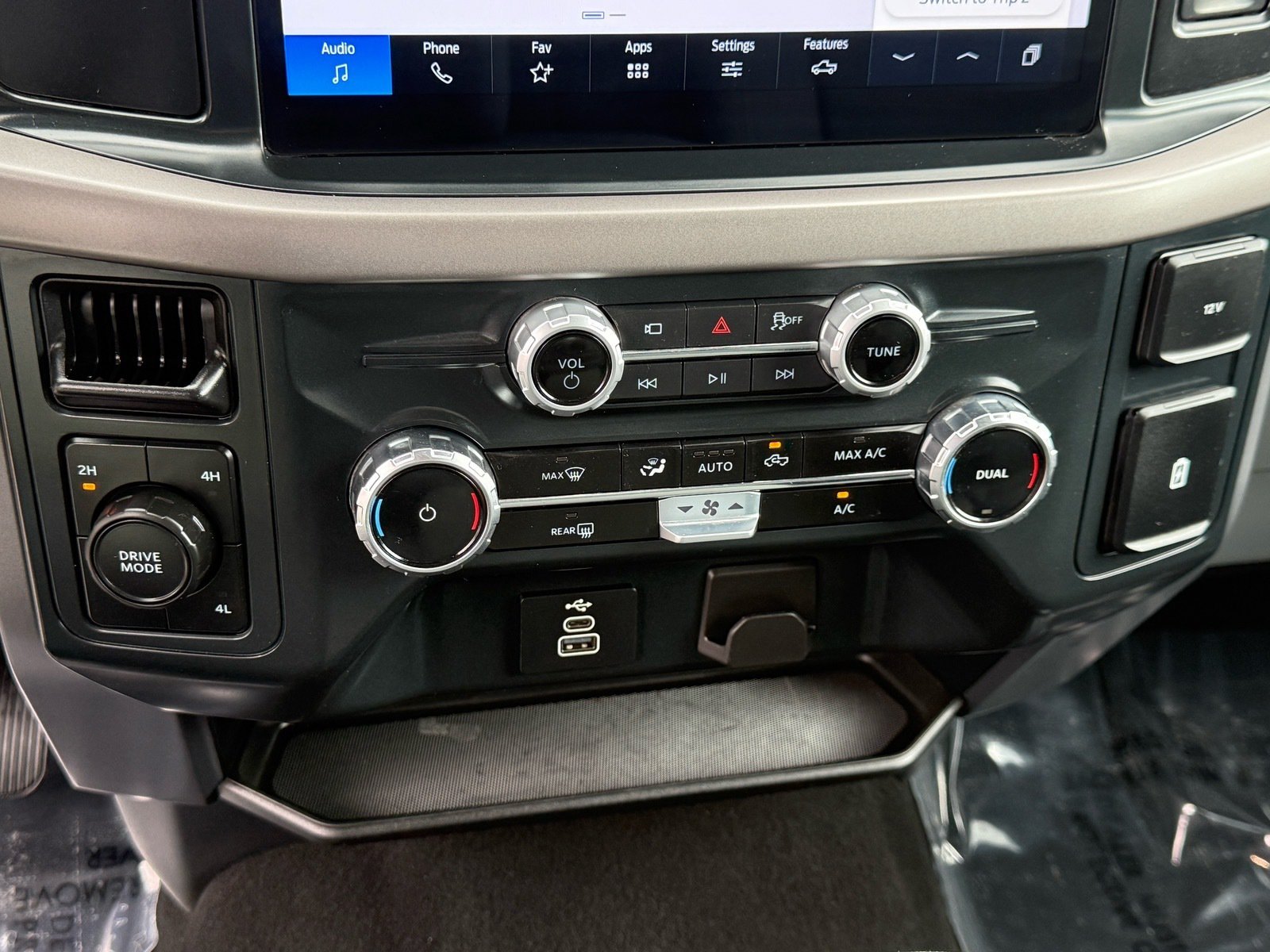2025 Ford F-150 XLT — photo 21 thumbnail