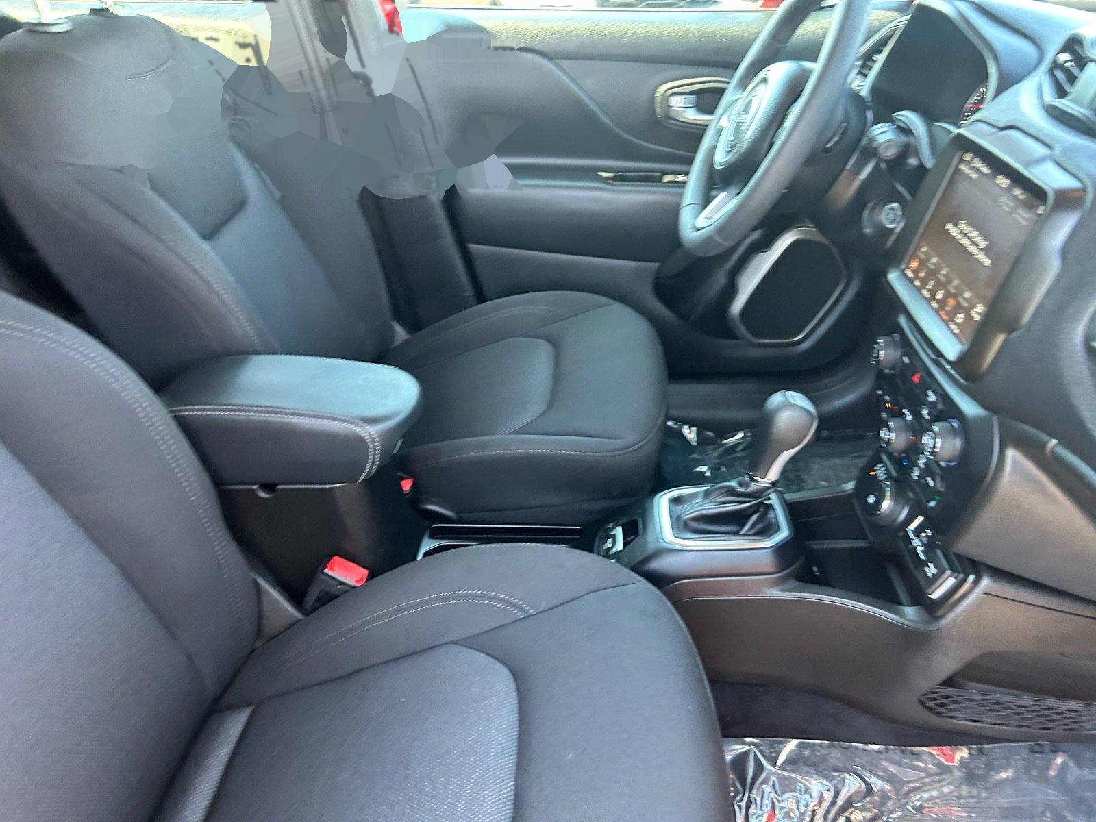 2023 Jeep Renegade Latitude — photo 12 thumbnail