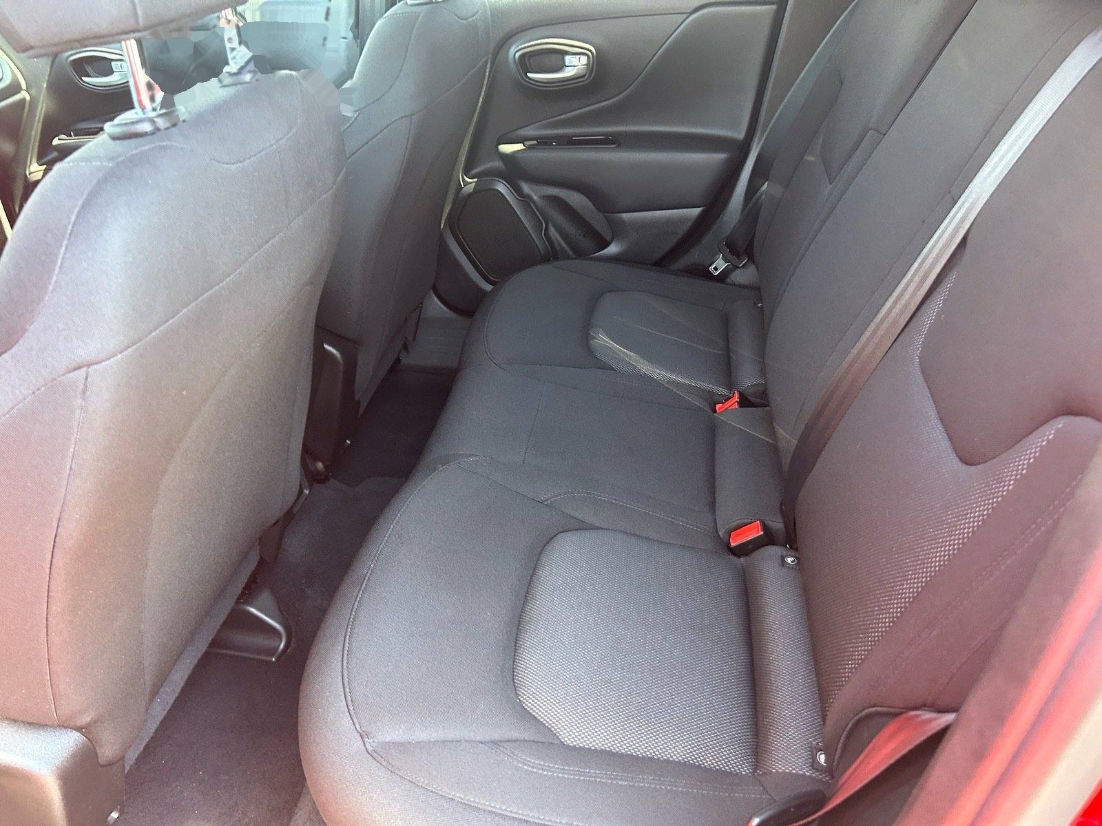 2023 Jeep Renegade Latitude — photo 16 thumbnail