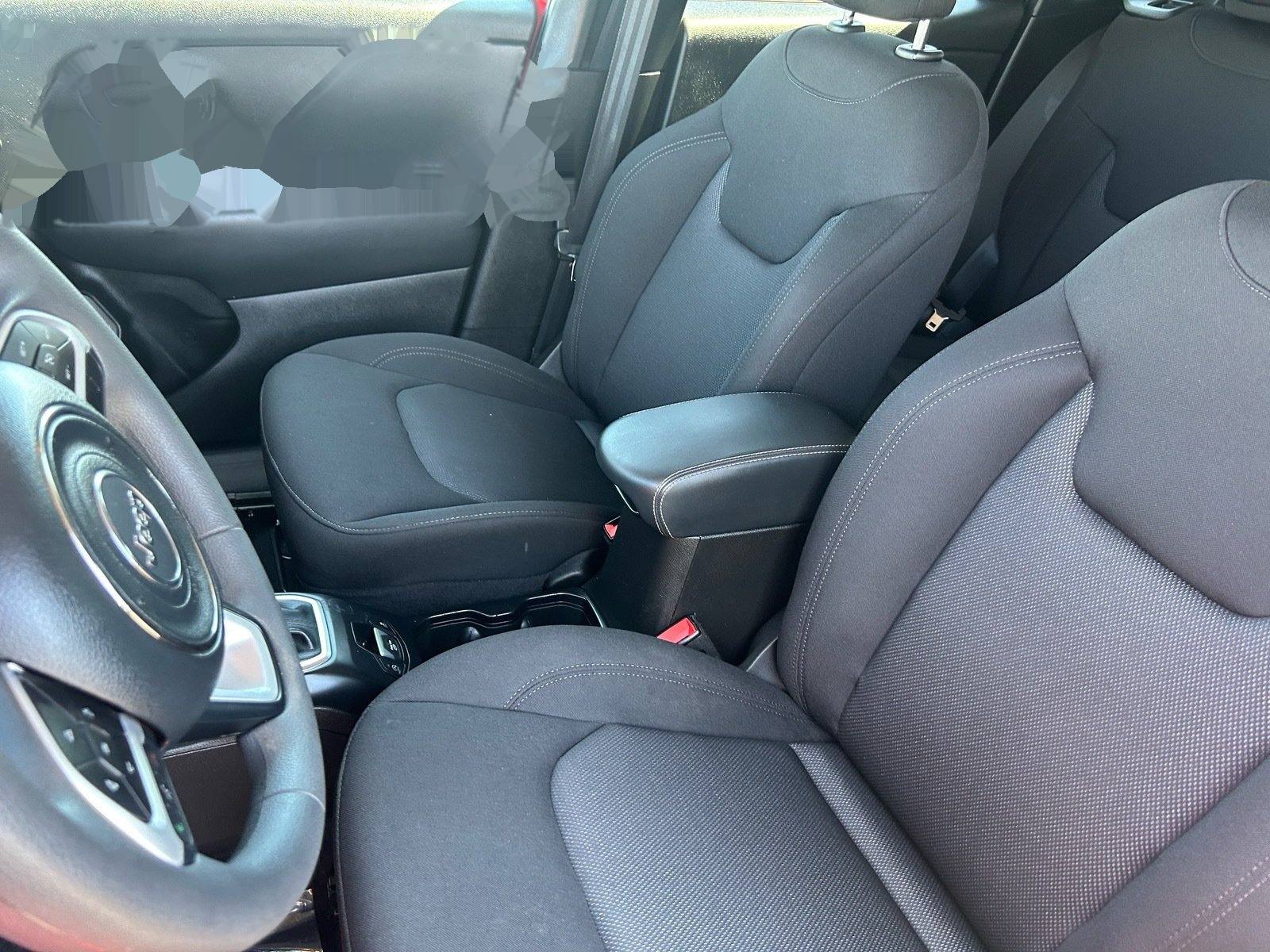 2023 Jeep Renegade Latitude — photo 17 thumbnail