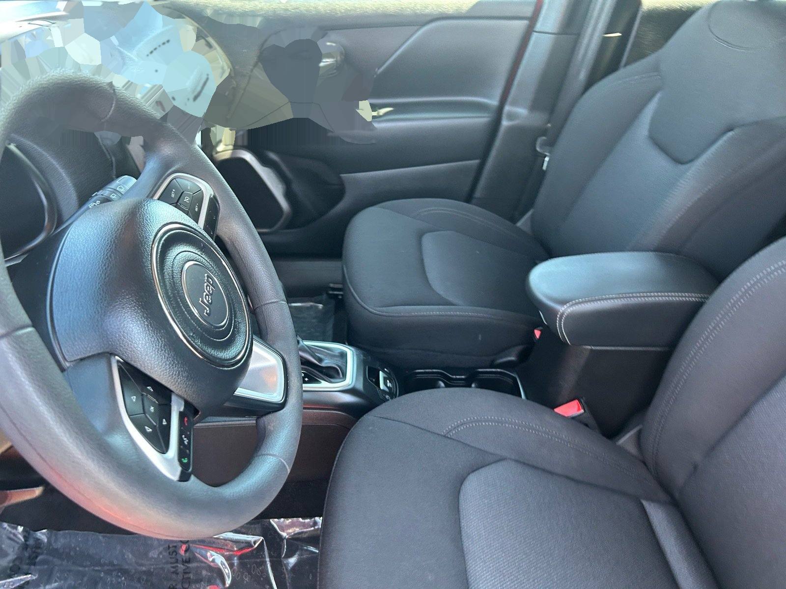 2023 Jeep Renegade Latitude — photo 18 thumbnail