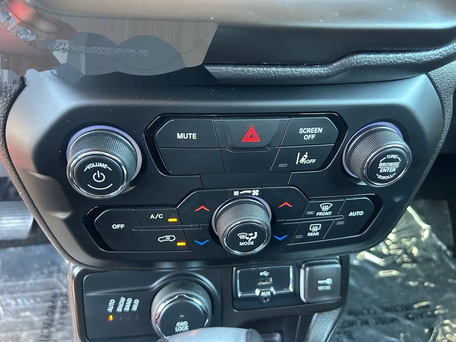 2023 Jeep Renegade Latitude — photo 23 thumbnail