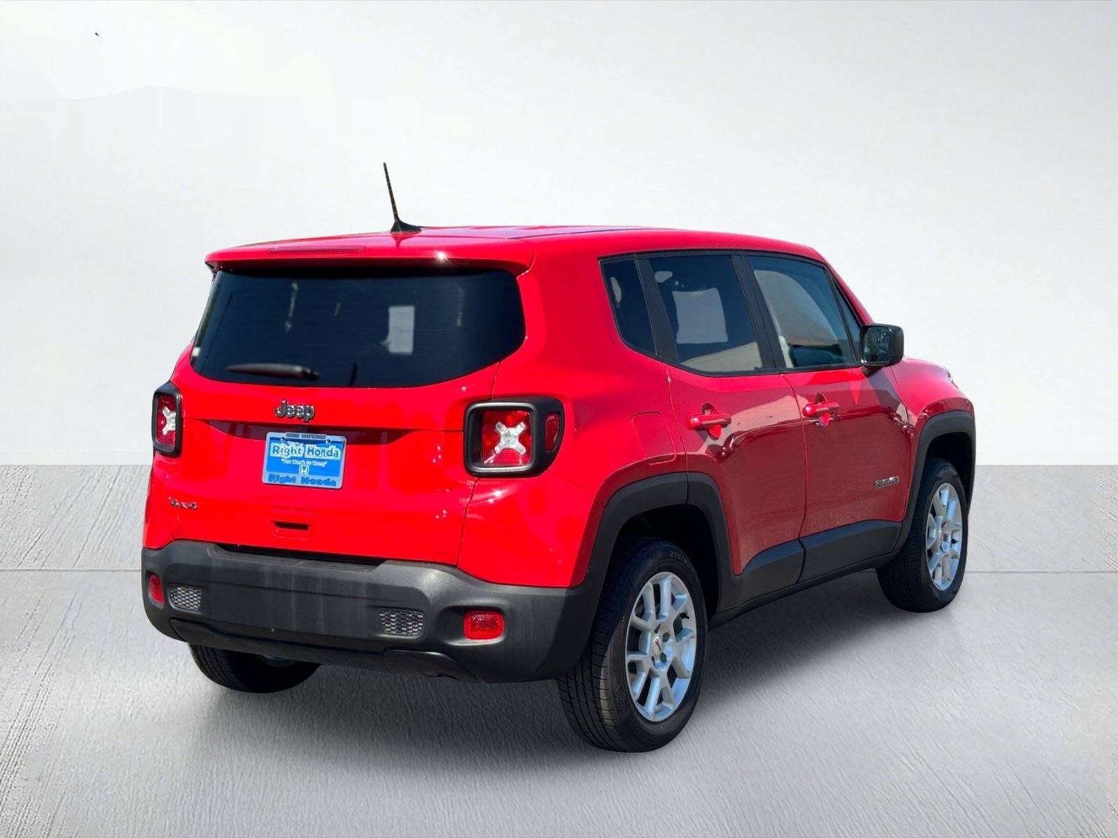 2023 Jeep Renegade Latitude — photo 4 thumbnail
