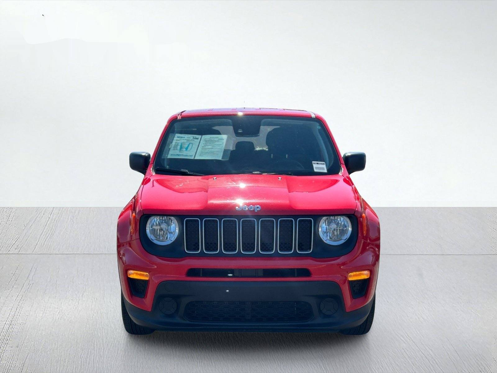 2023 Jeep Renegade Latitude — photo 8 thumbnail