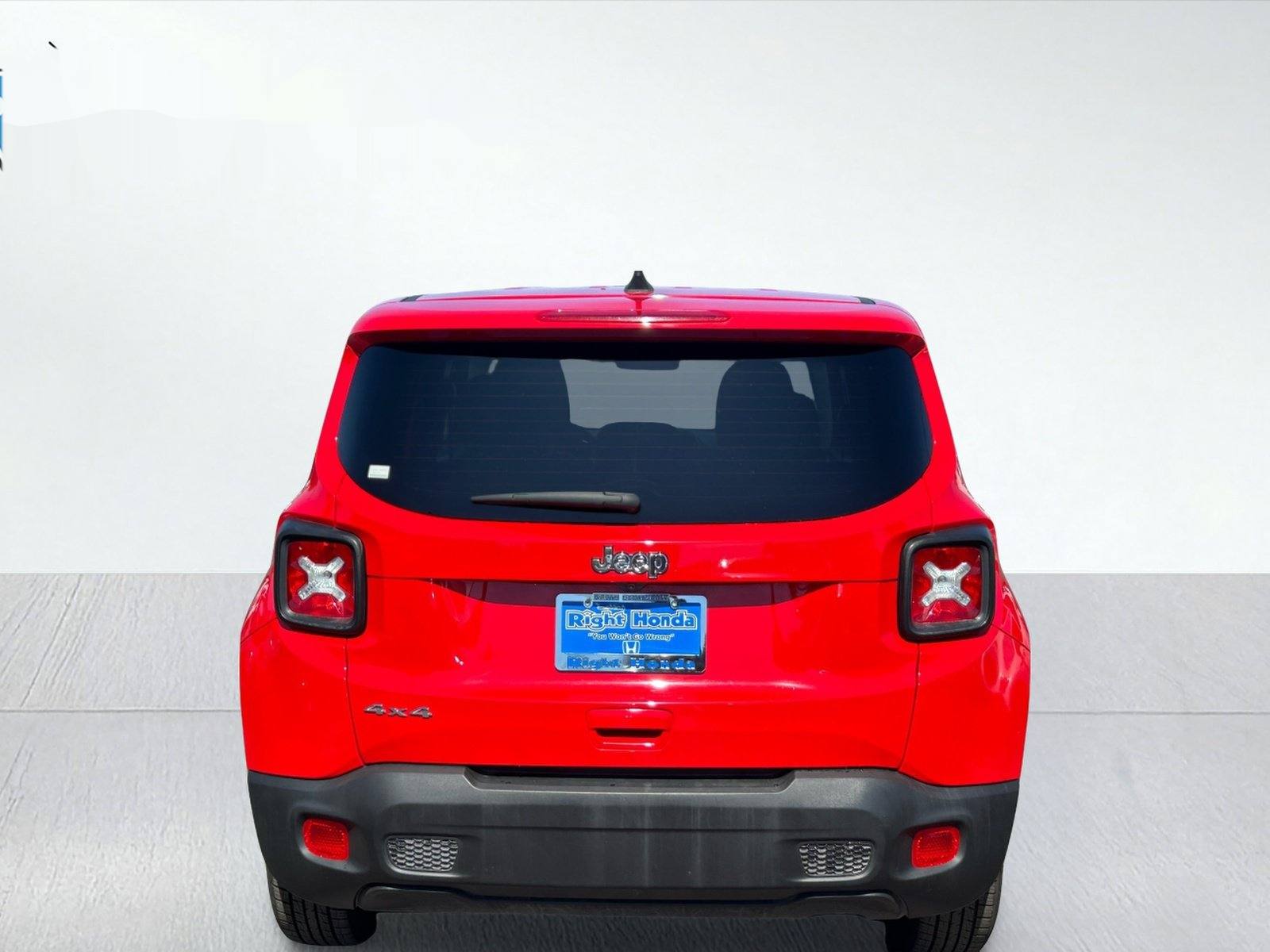 2023 Jeep Renegade Latitude — photo 9 thumbnail