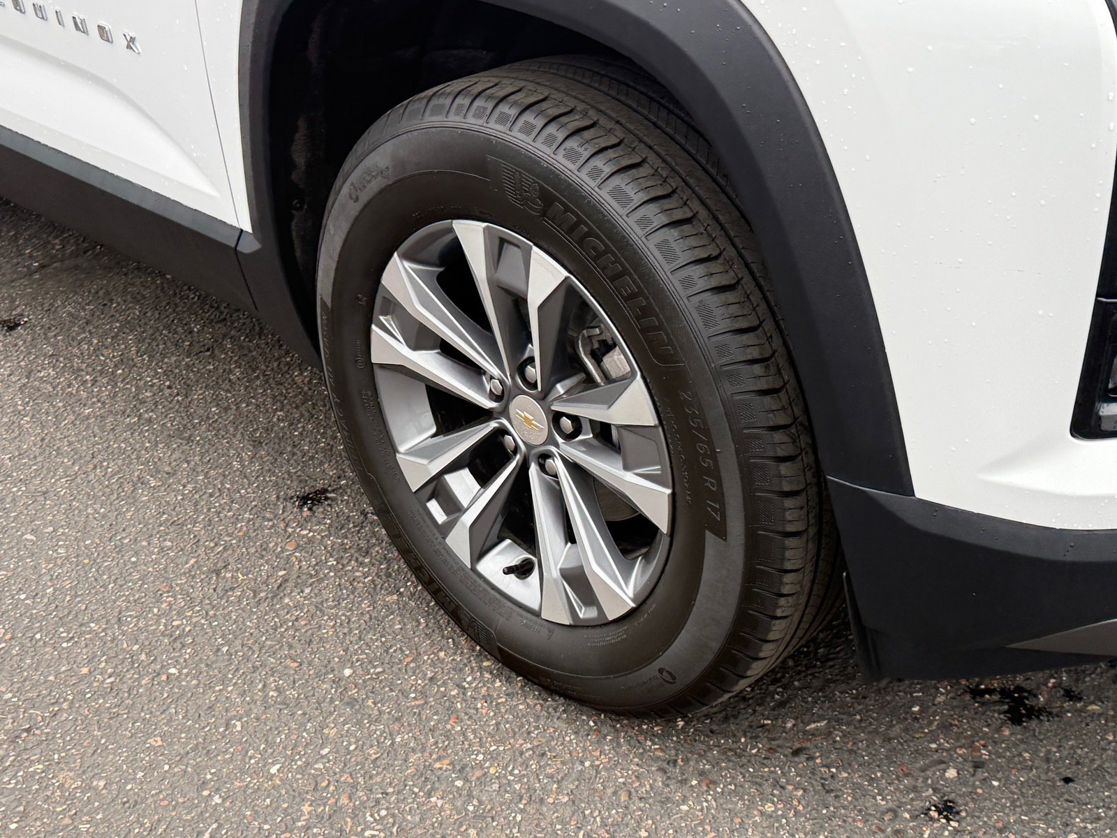 2025 Chevrolet Equinox LT — photo 10 thumbnail
