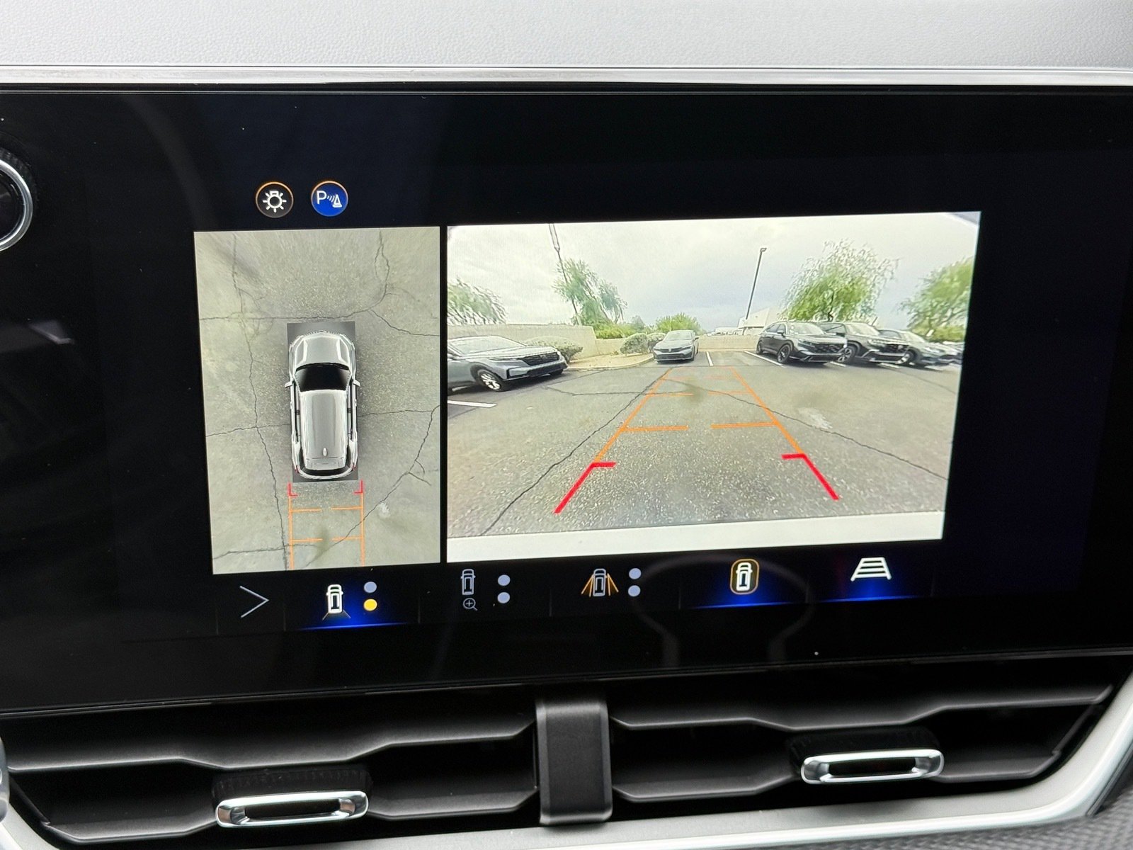 2025 Chevrolet Equinox LT — photo 20 thumbnail
