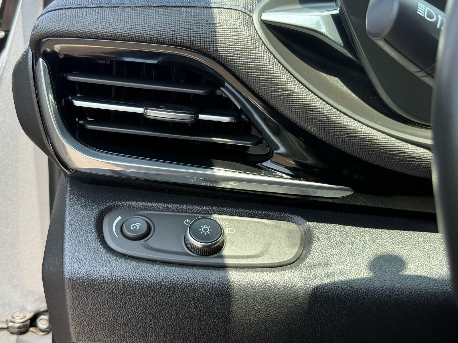 2025 Buick Envista Sport Touring — photo 14 thumbnail