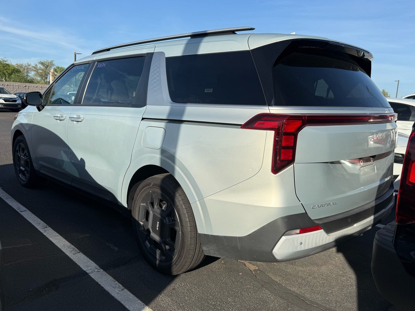 2026 Kia Carnival Hybrid EX — photo 2 thumbnail