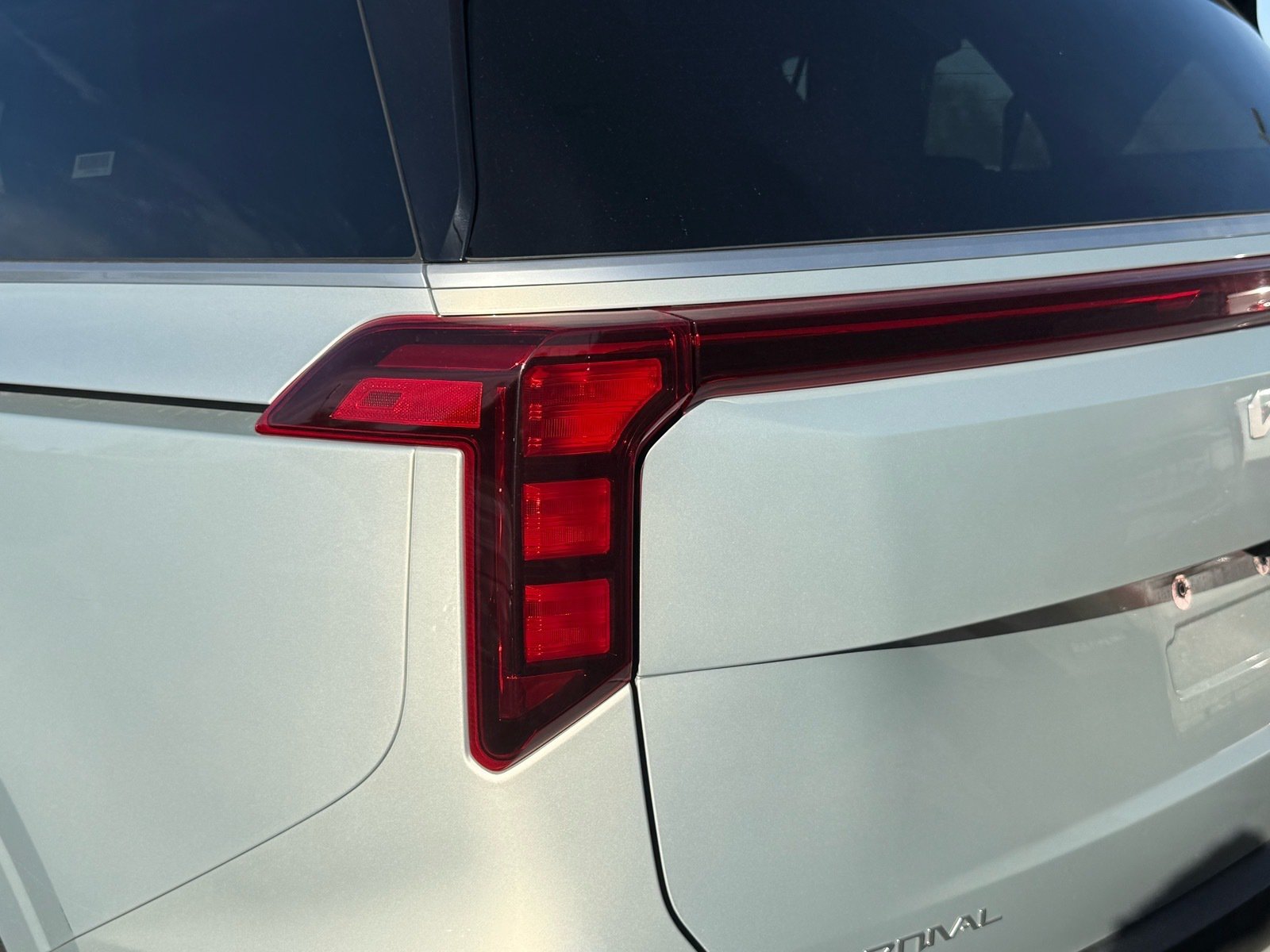 2026 Kia Carnival Hybrid EX — photo 8 thumbnail