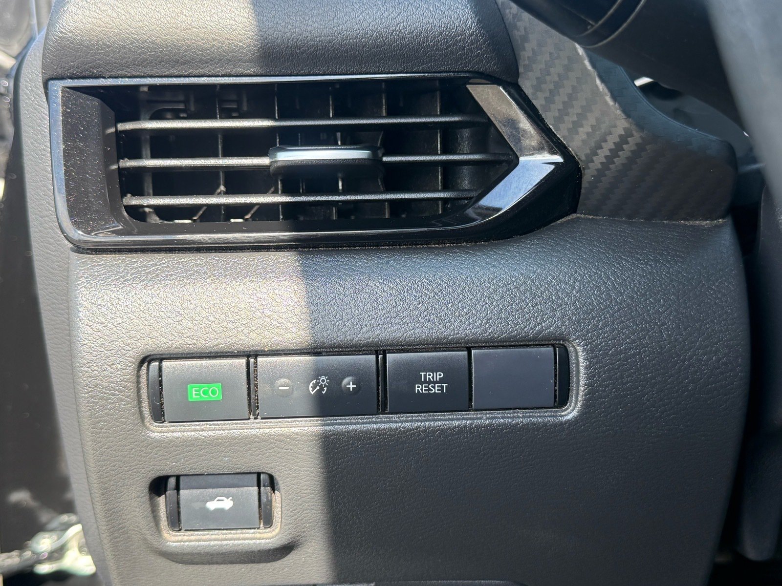 2025 Nissan Sentra SV — photo 14 thumbnail