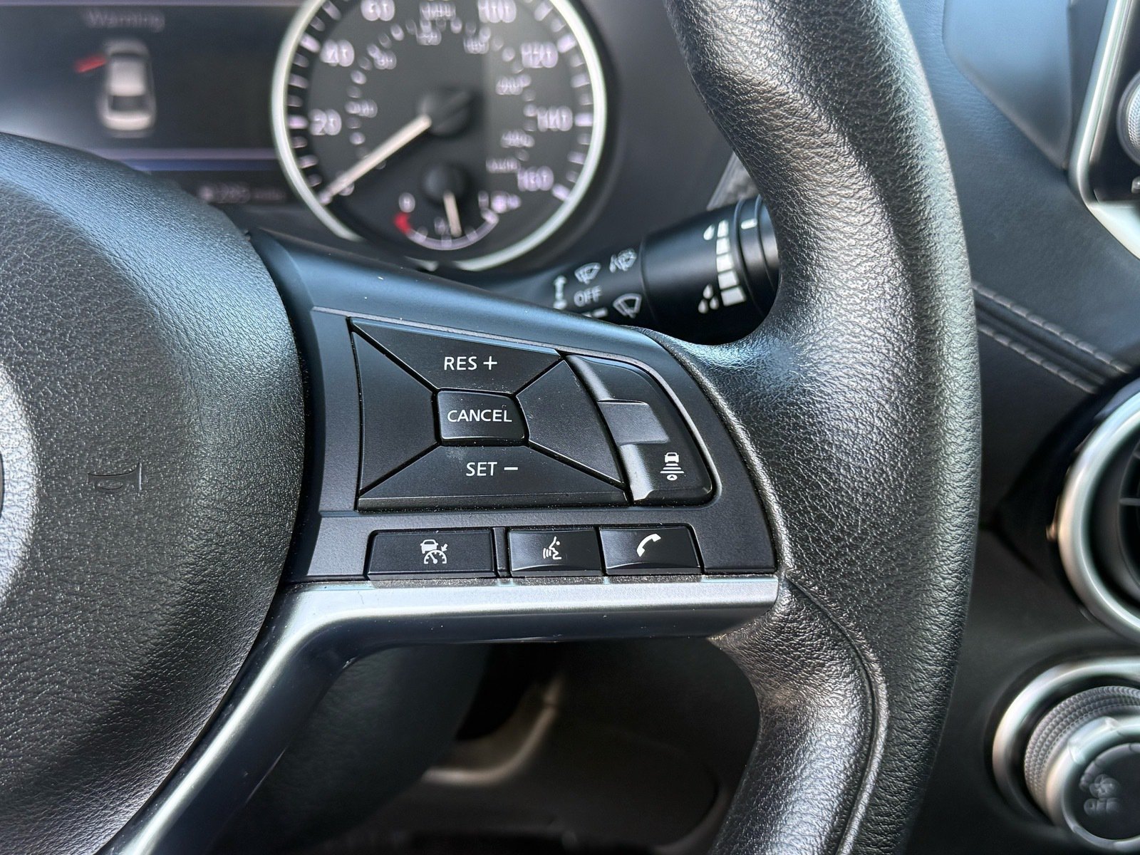 2025 Nissan Sentra SV — photo 17 thumbnail