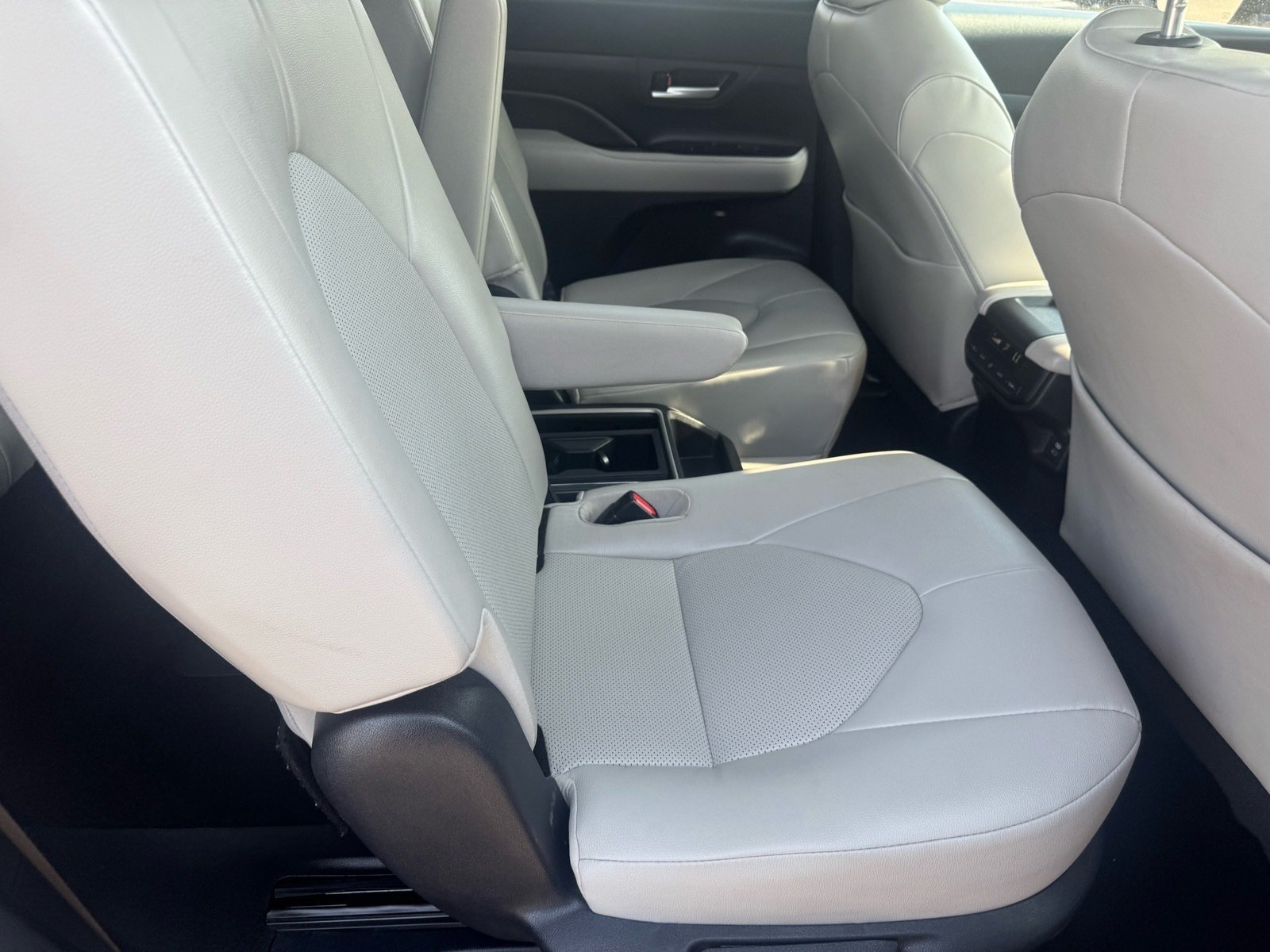 2025 Toyota Grand Highlander XLE — photo 17 thumbnail