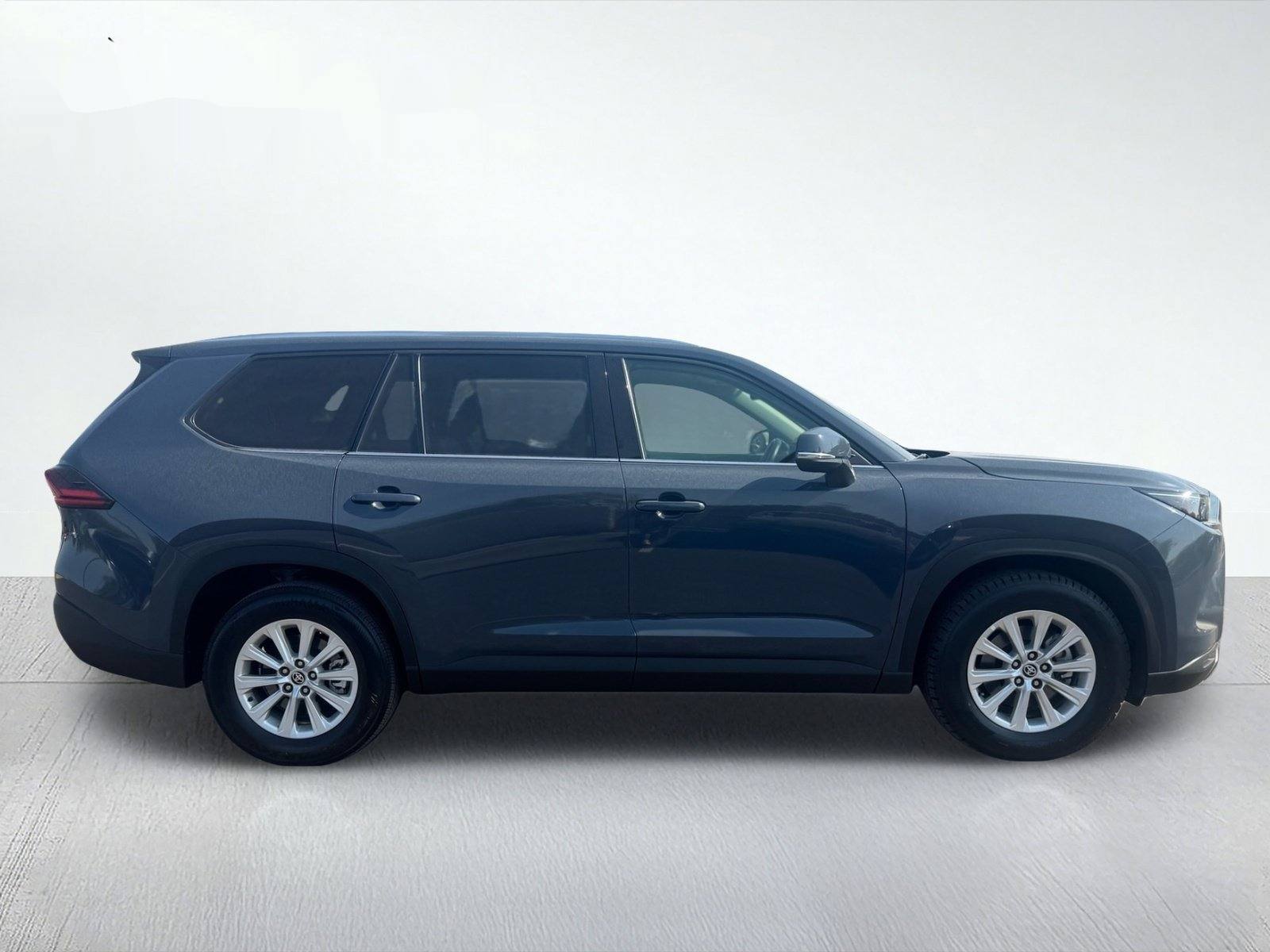 2025 Toyota Grand Highlander XLE — photo 7 thumbnail